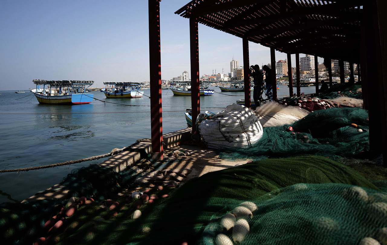 Israel reduce zona de pesca para palestinos tras protestas. Noticias en tiempo real