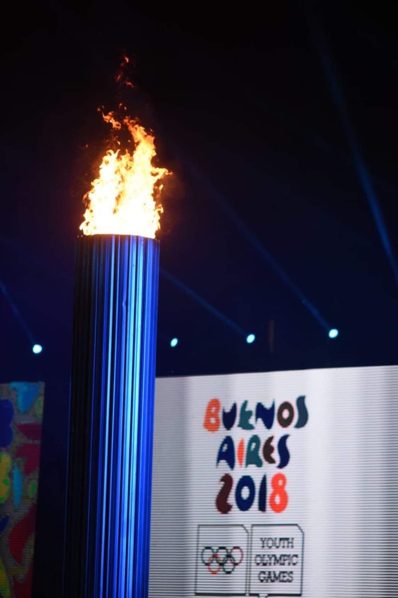 Fuego Olímpico ilumina el Obelisco en los JOJ 2018. Noticias en tiempo real