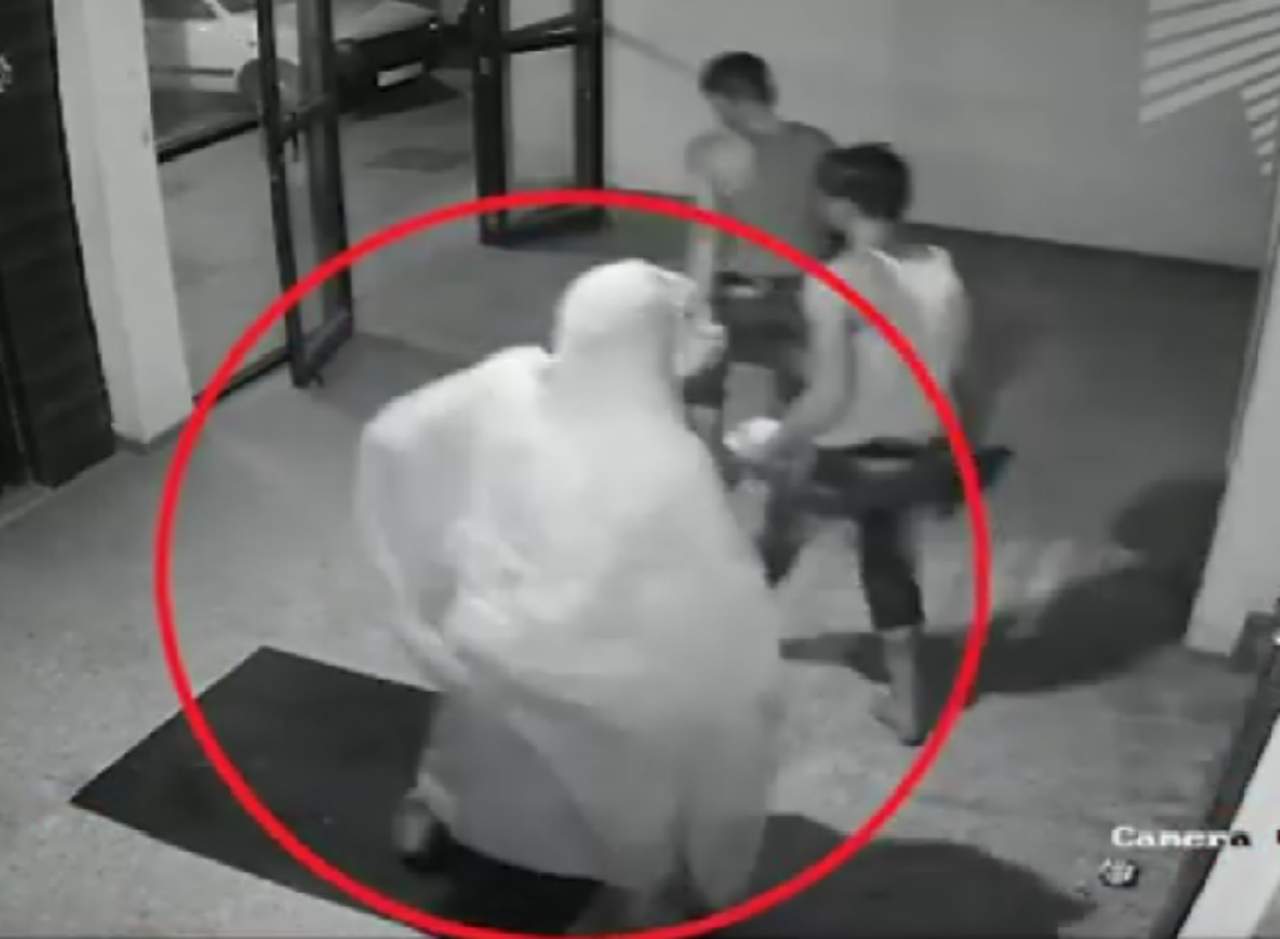 Delincuente baila frente a la cámara tras realizar robo. Noticias en tiempo real