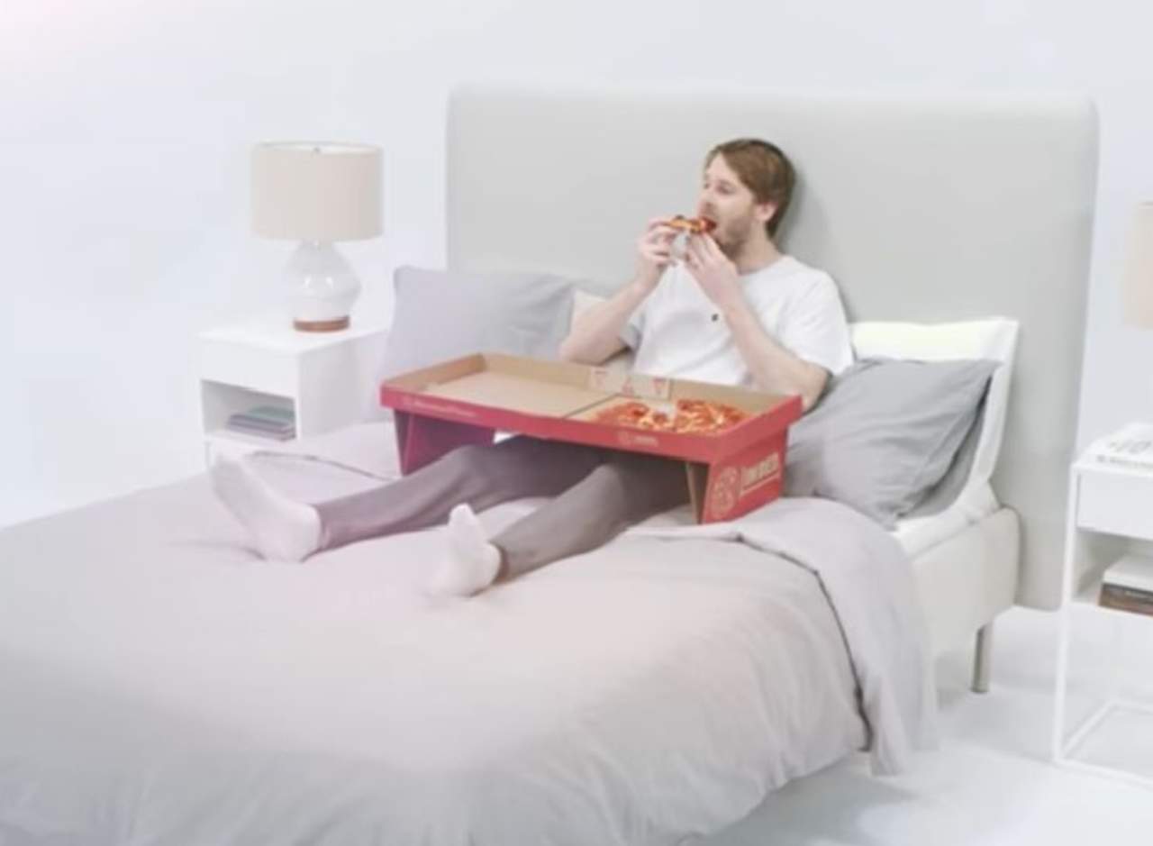 La caja de pizza ideal para el amante de comer en la cama. Noticias en tiempo real