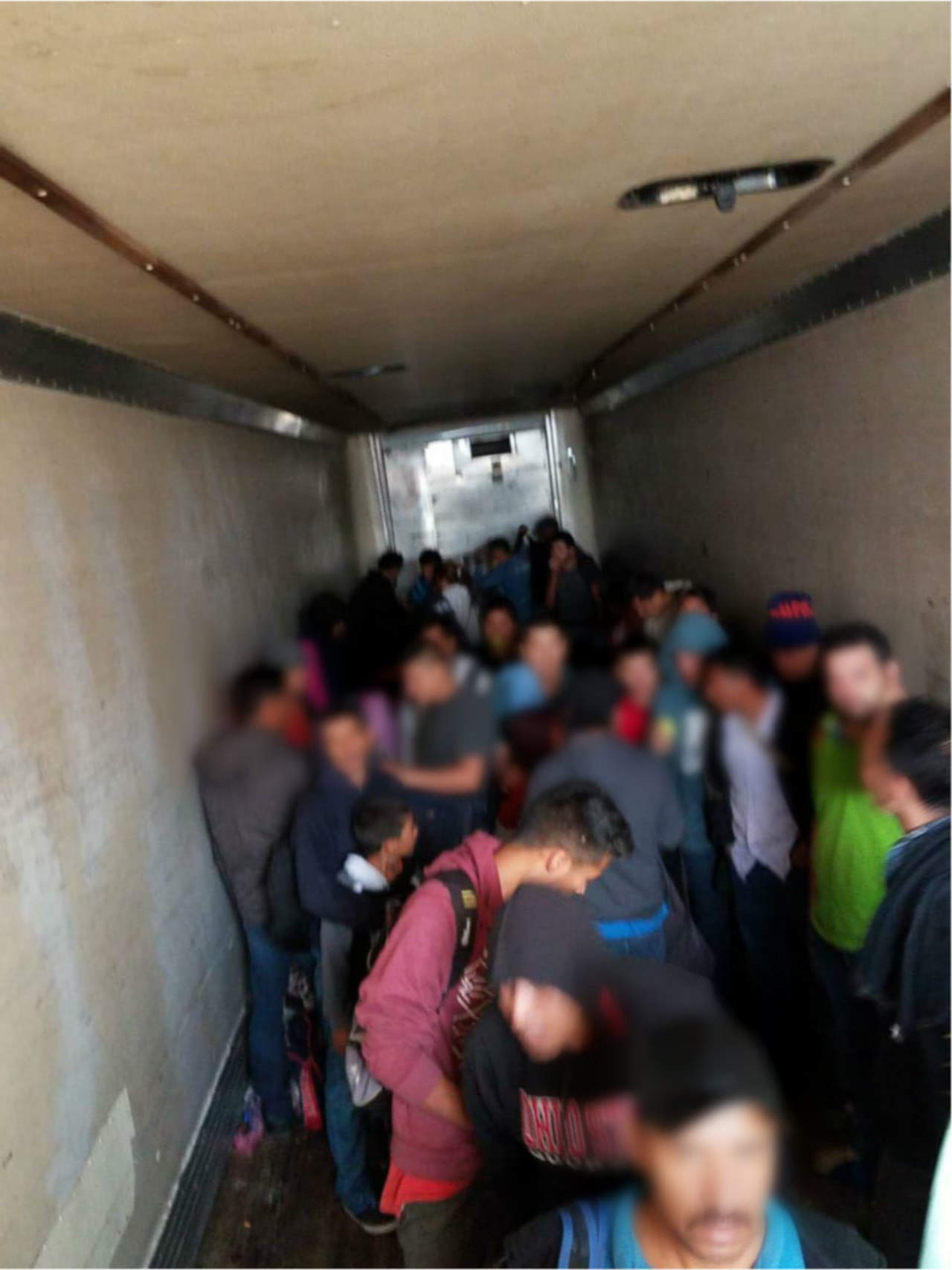Aseguran a 157 migrantes en carretera Saltillo-Zacatecas. Noticias en tiempo real