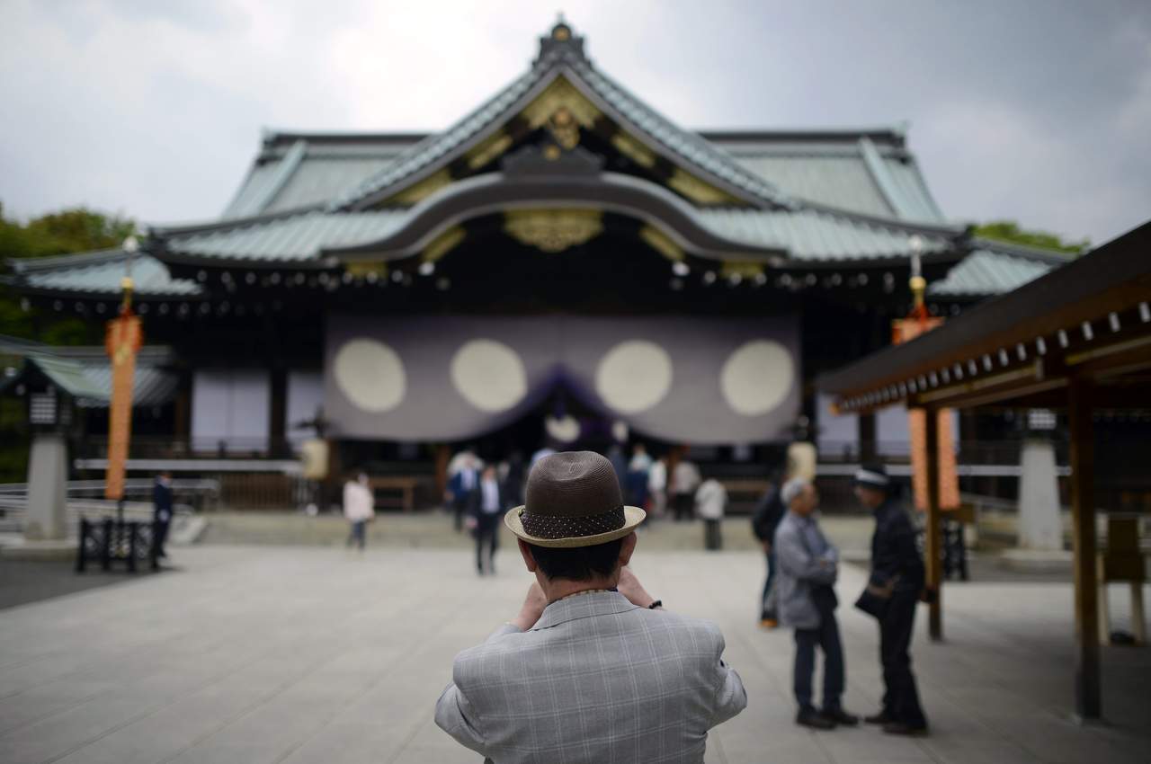 Abe vuelve a enviar una ofrenda al santuario tokiota de Yasukuni. Noticias en tiempo real
