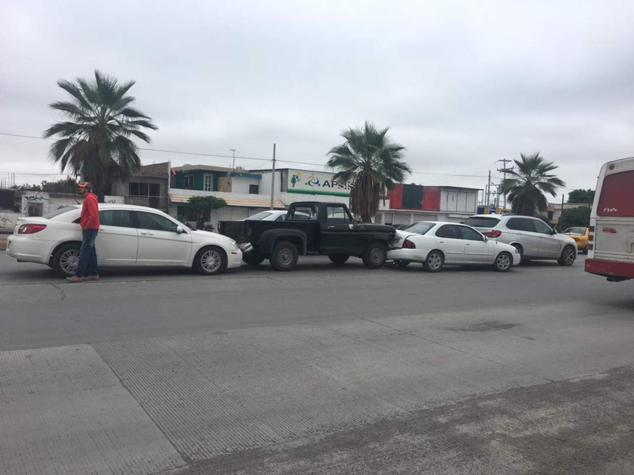 Carambola de cuatro vehículos sobre el bulevar Torreón-Matamoros. Noticias en tiempo real