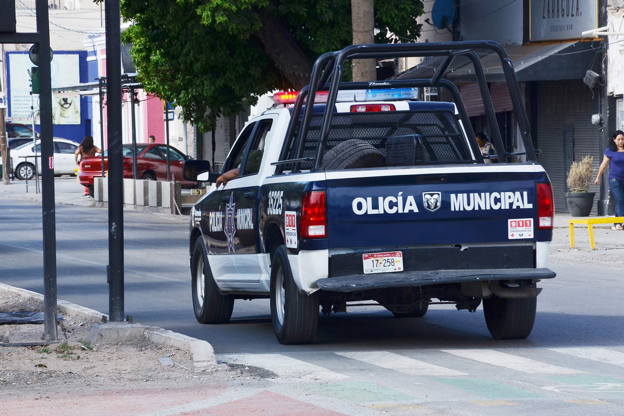 Hombre armado asalta mueblería en Torreón. Noticias en tiempo real