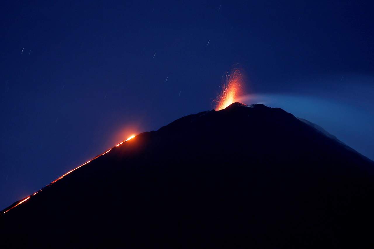 Volcán de Fuego de Guatemala registra descenso de lahares. Noticias en tiempo real