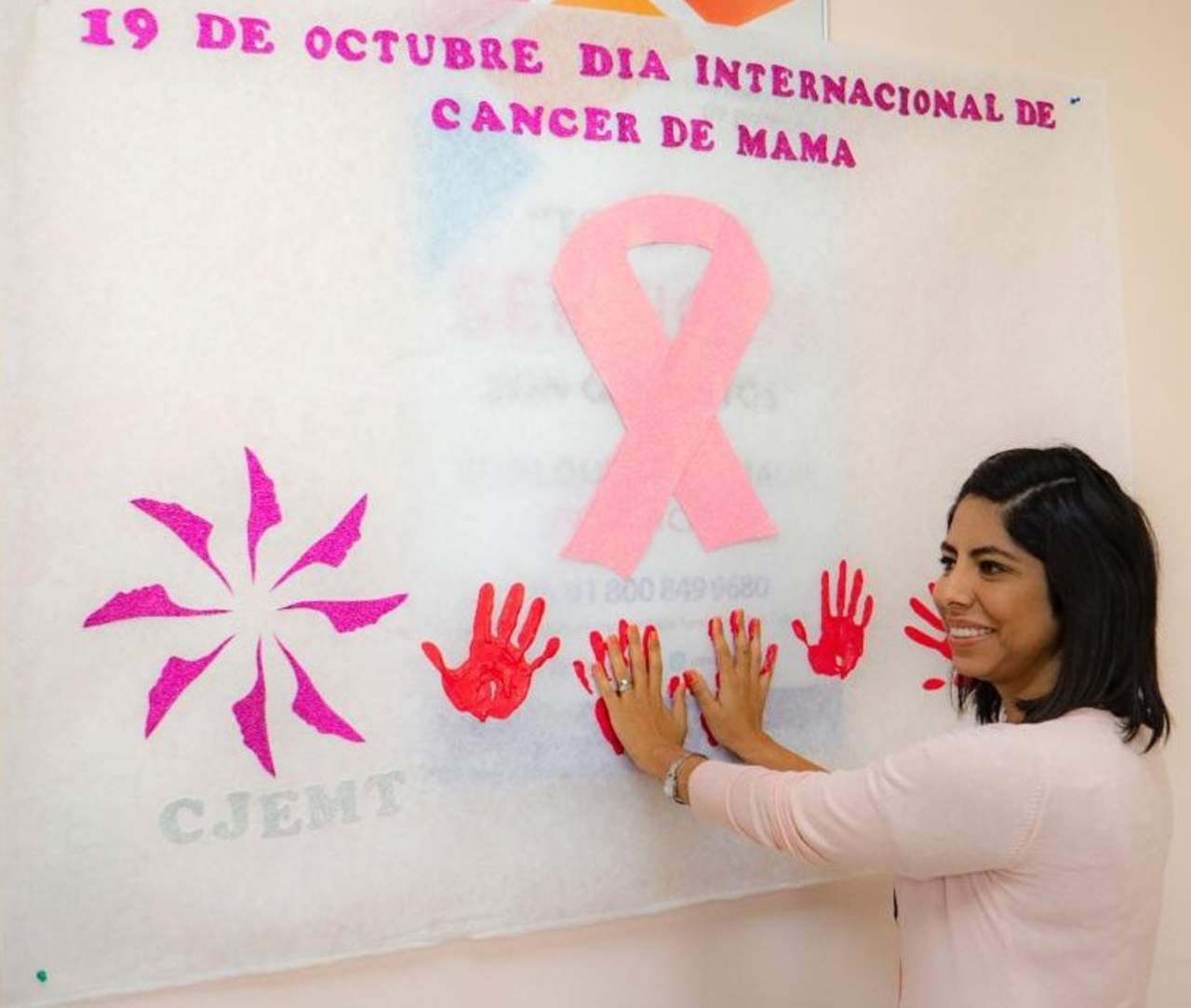 CJEM hace actividades por el día contra el cáncer de mama. Noticias en tiempo real