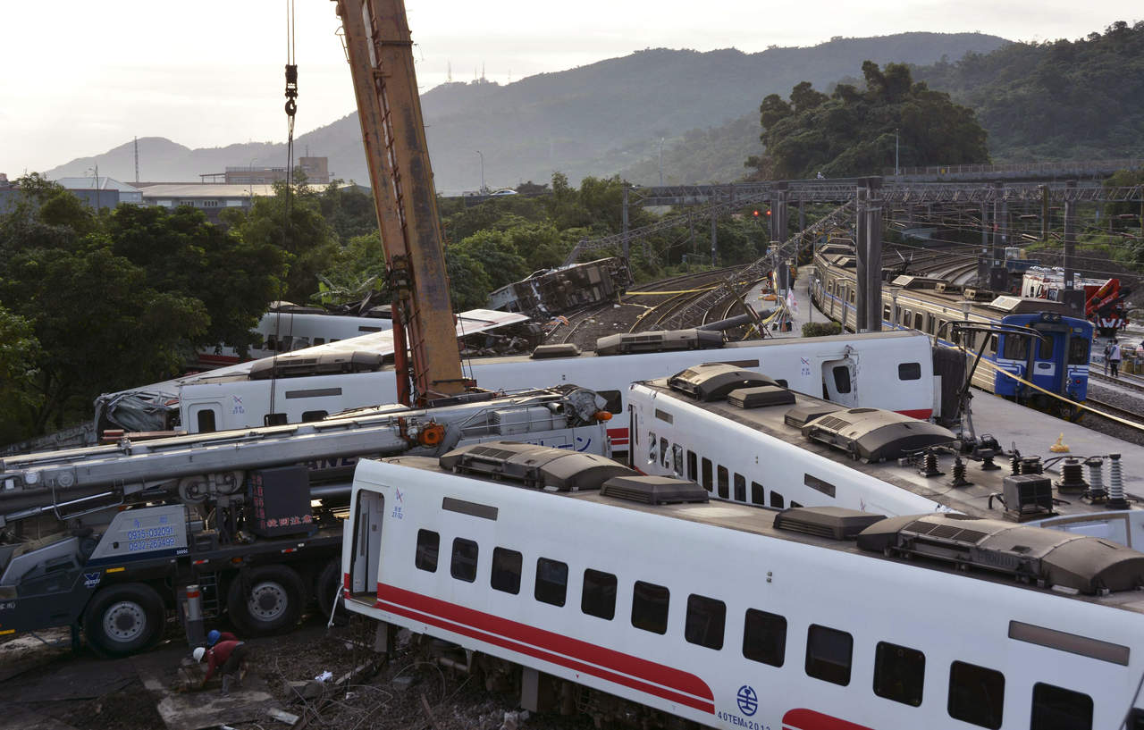 Descarrilamiento de tren deja 18 muertos en Taiwán. Noticias en tiempo real