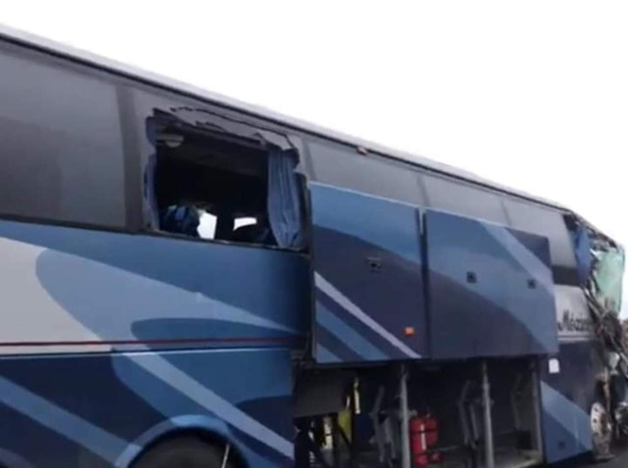 Chocan autobús y pipa en carretera Derramadero; hay 36 lesionados. Noticias en tiempo real