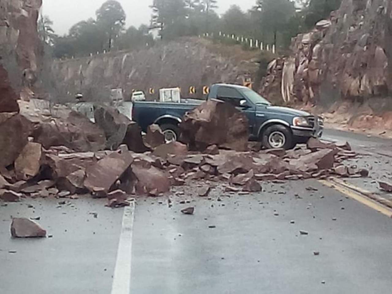 Se registra derrumbe en la supercarretera Durango-Mazatlán. Noticias en tiempo real