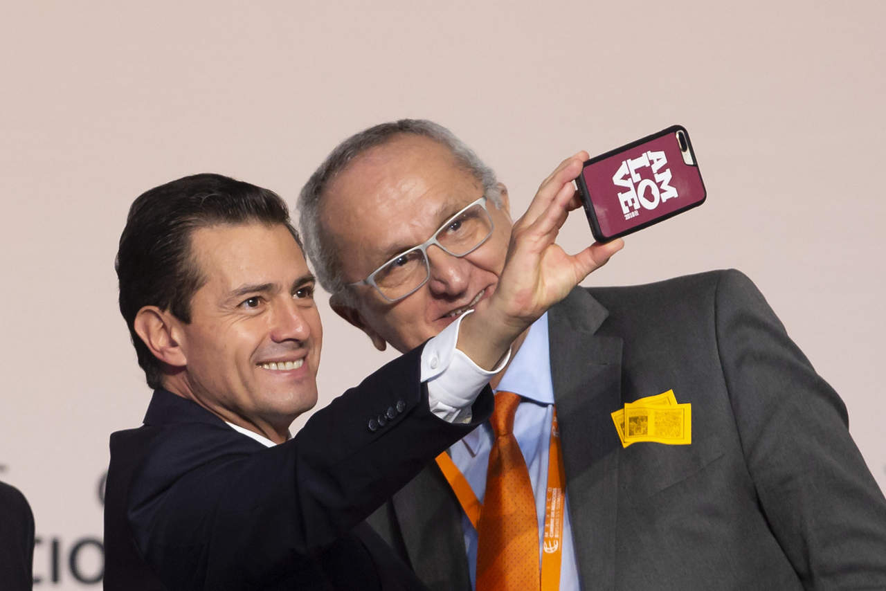 La selfie con AMLOVE de Peña Nieto. Noticias en tiempo real