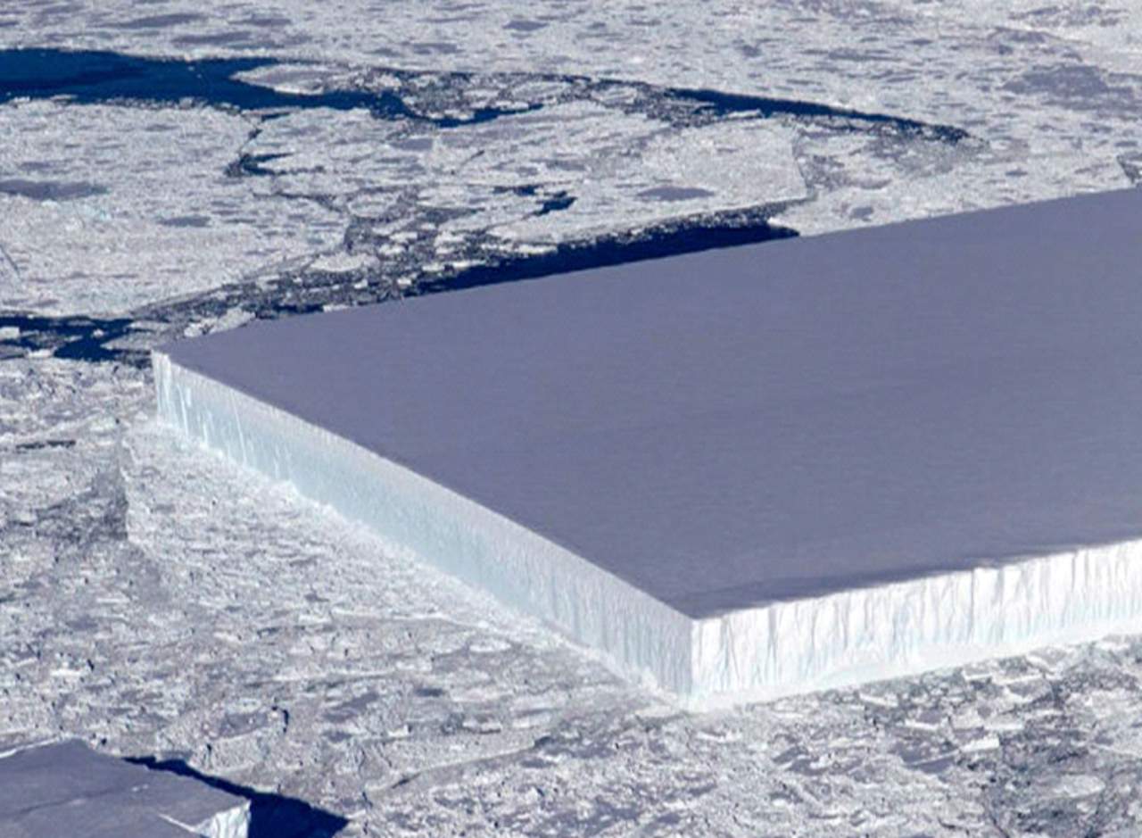 ¿Cómo es posible que haya un iceberg rectangular?. Noticias en tiempo real
