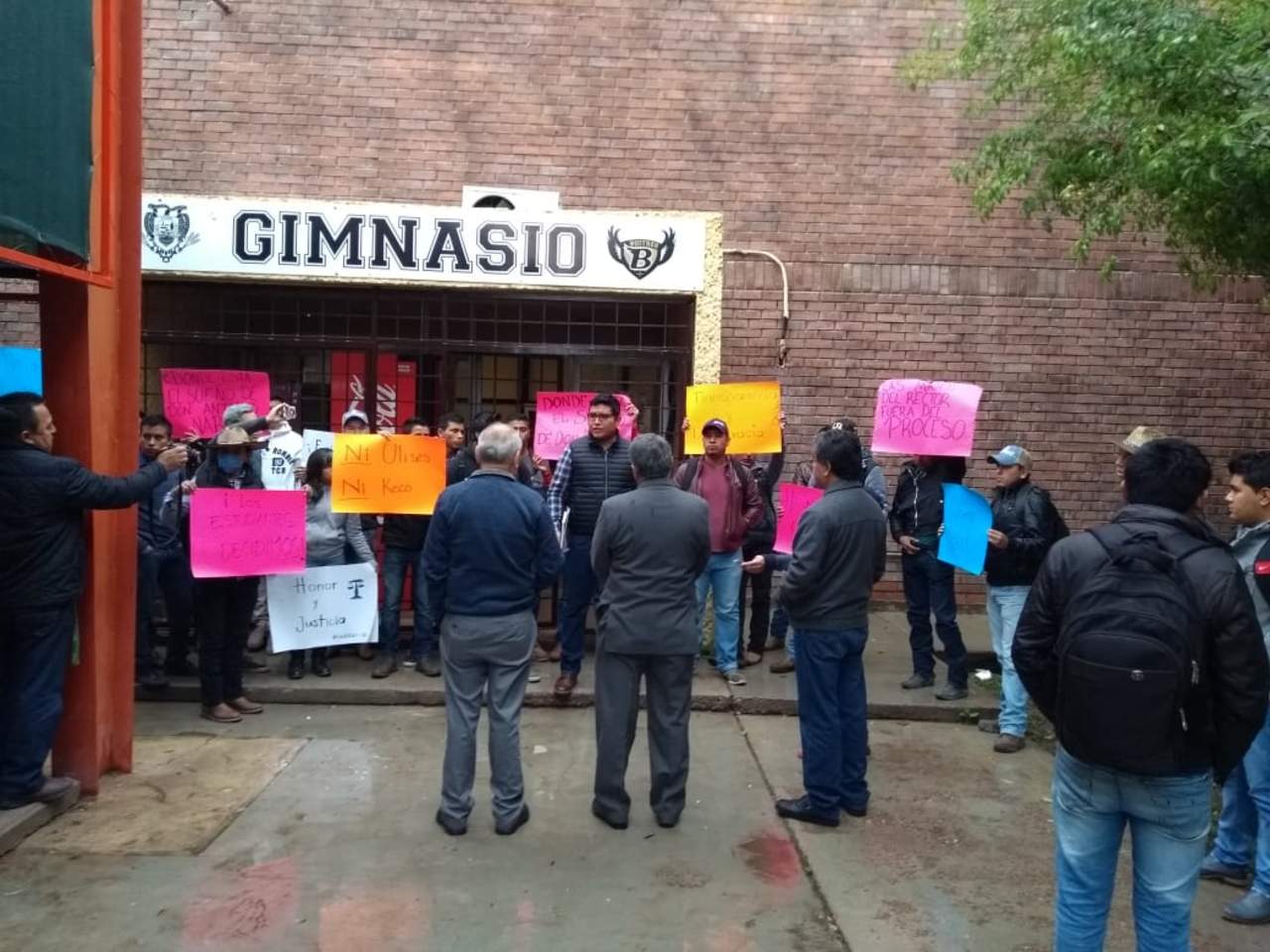 Bloquean acceso a aspirantes a rector en la Narro. Noticias en tiempo real