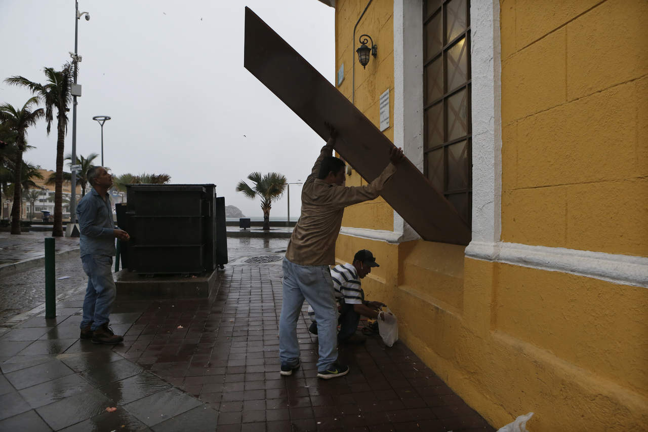 Willa deja sólo daños menores en Mazatlán, Sinaloa. Noticias en tiempo real