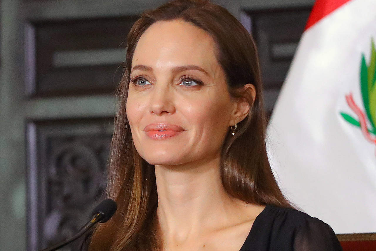Angelina Jolie es agente de la CIA y miente sobre Venezuela, dice funcionario. Noticias en tiempo real