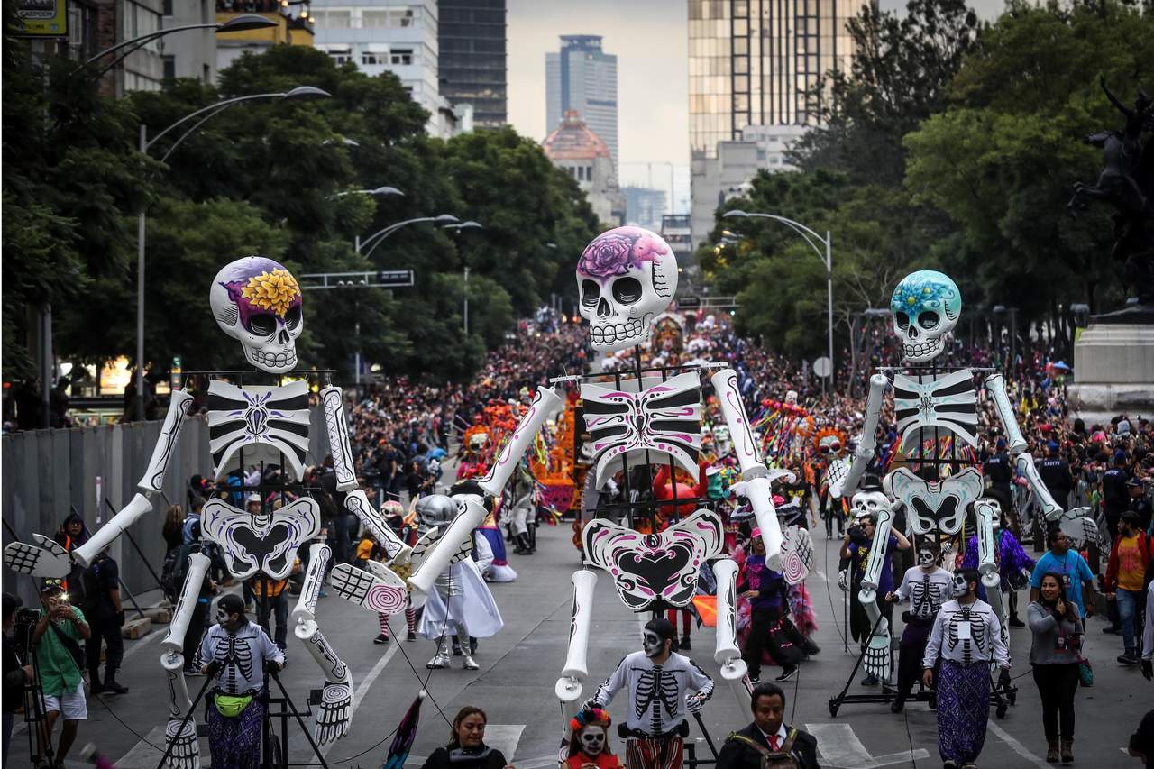 Desfile por Día de Muertos hizo recorrido en homenaje a migrantes. Noticias en tiempo real
