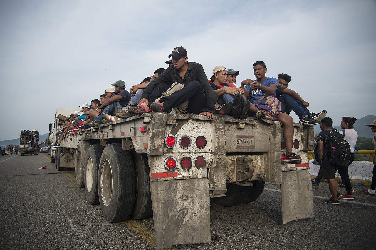 Llegan de México 150 migrantes hondureños de los que iban en caravana a EU. Noticias en tiempo real
