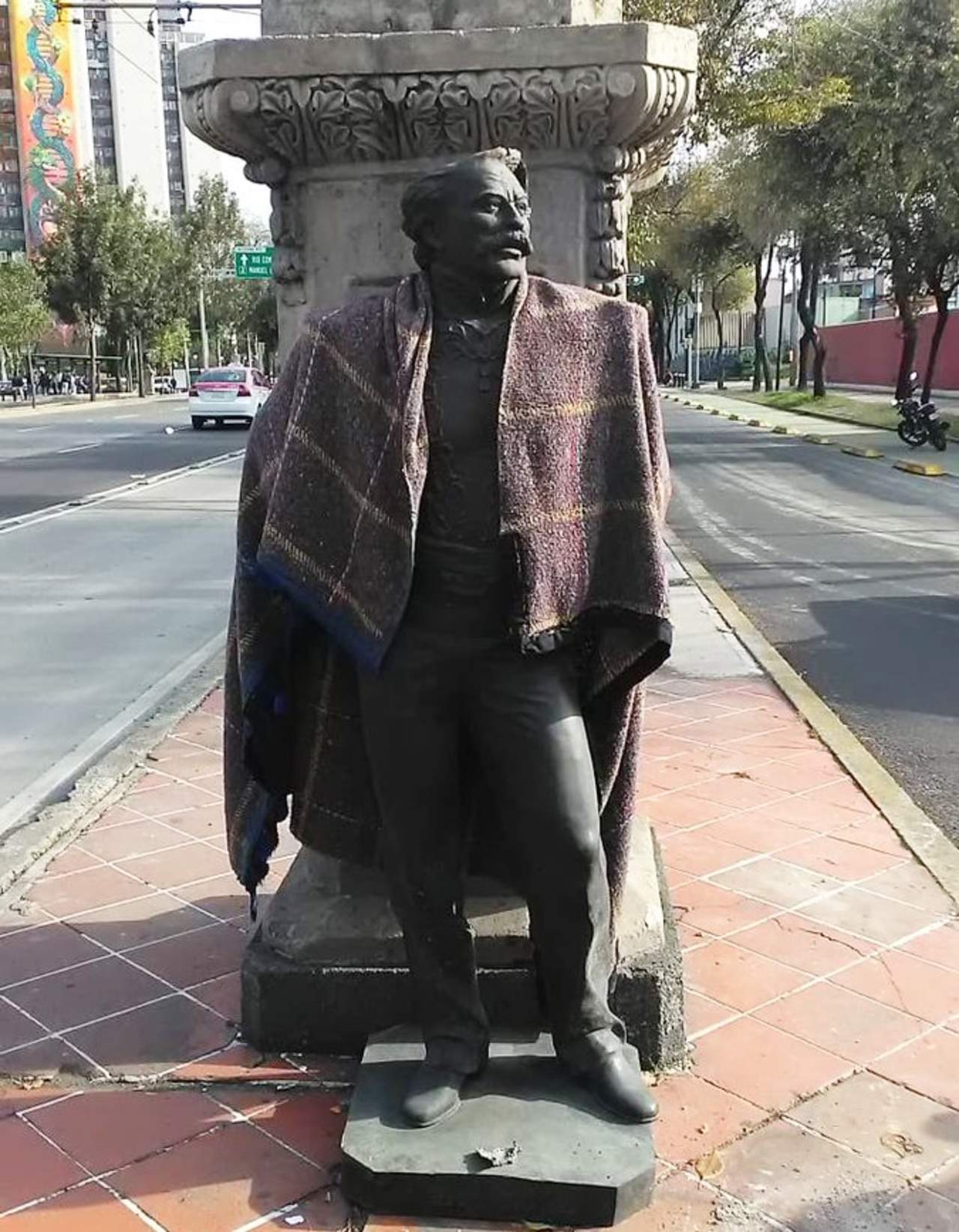 Sujeto pretendía robar estatua del Paseo de la Reforma. Noticias en tiempo real