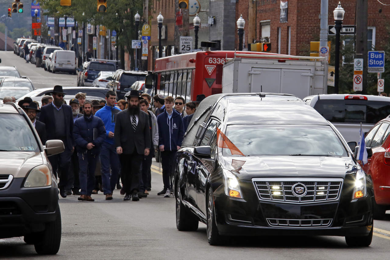Inician funerales para víctimas de tiroteo en sinagoga. Noticias en tiempo real