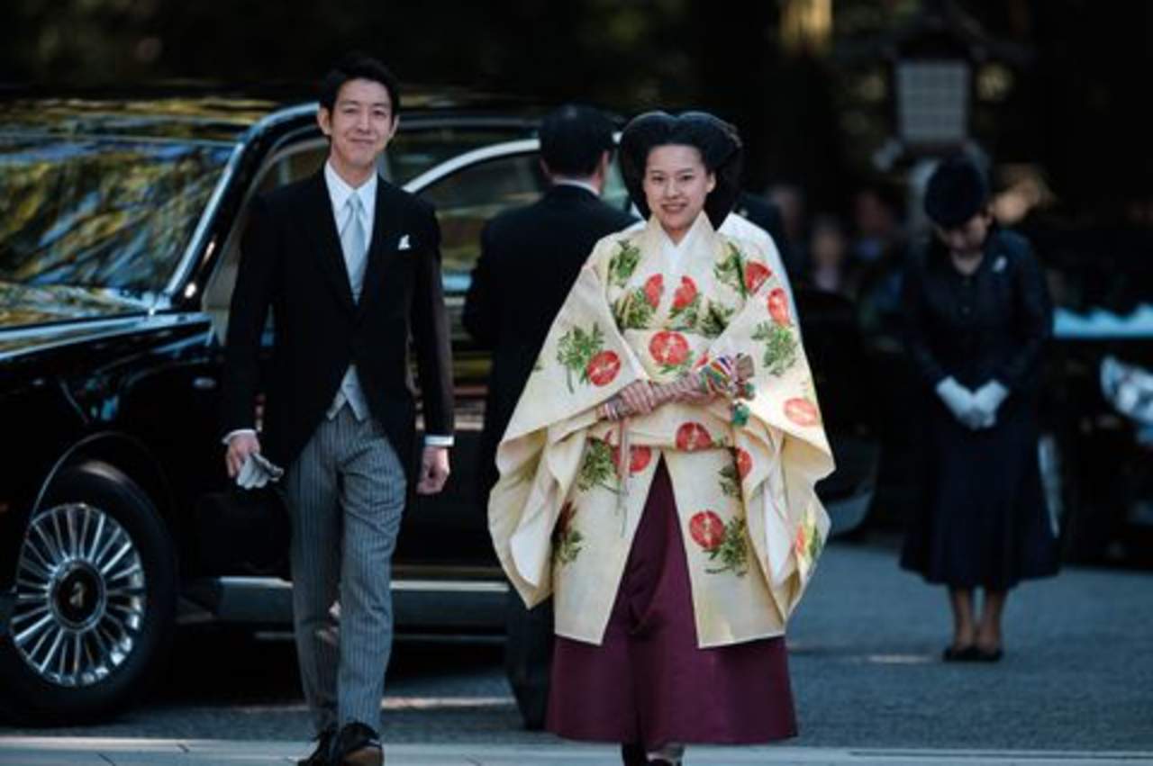 Princesa de Japón abandona la realeza al casarse con un plebeyo. Noticias en tiempo real