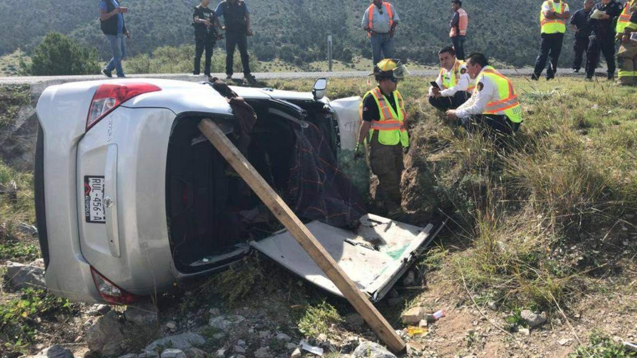 Tres muertos y dos heridos por accidente en carretera 57. Noticias en tiempo real