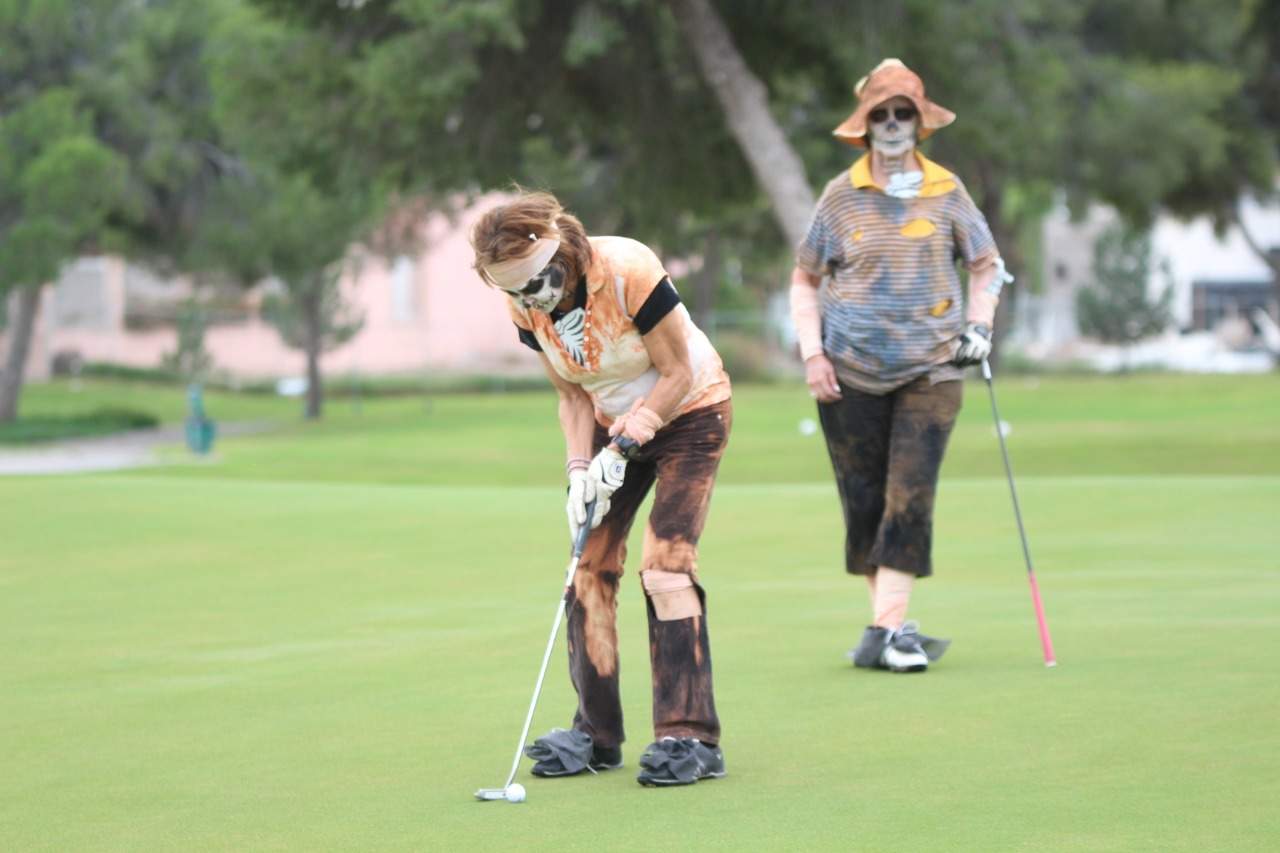 Laguneros se divierten en Torneo de Golf de Halloween. Noticias en tiempo real
