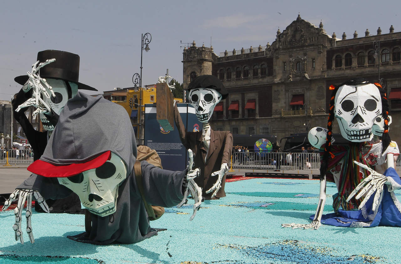 Decoraciones en el Zócalo son dedicadas a los migrantes. Noticias en tiempo real