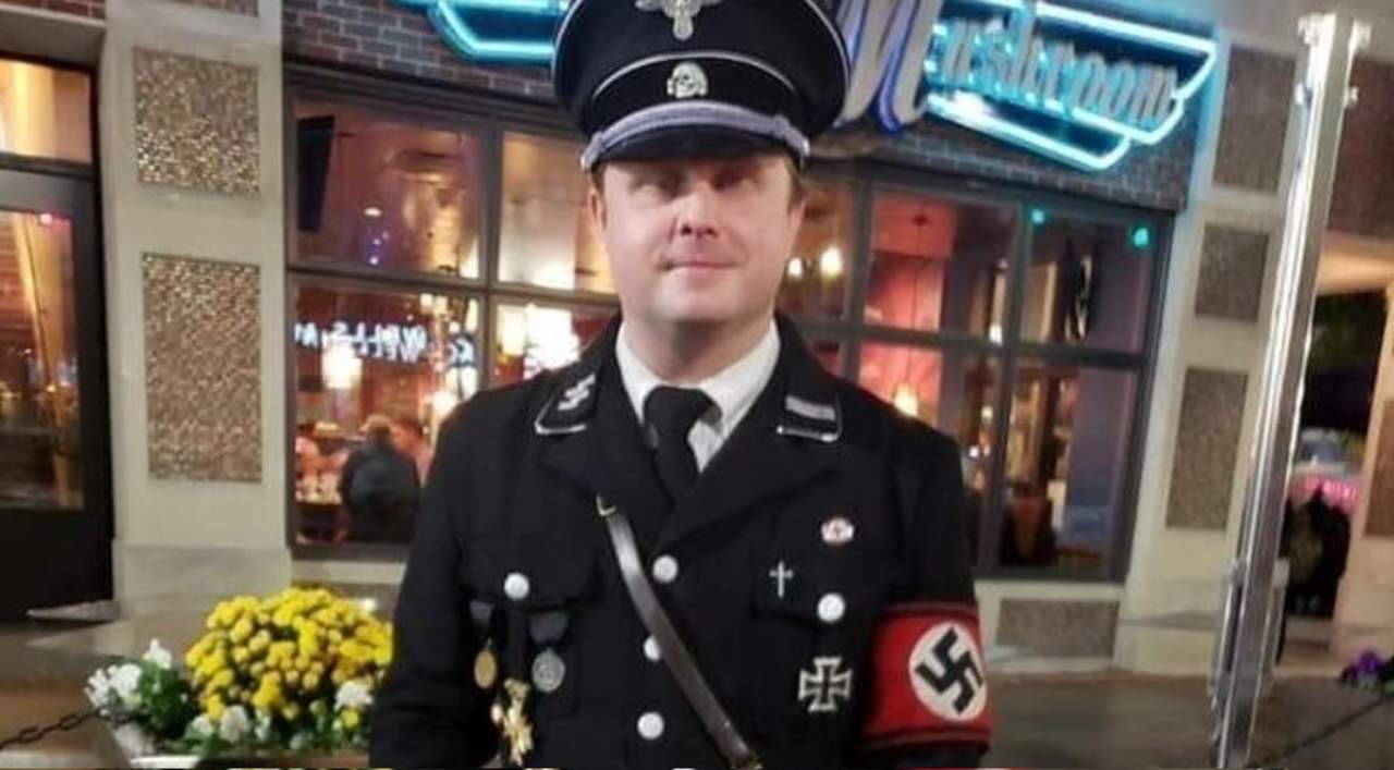 Critican a padre de familia por disfrazar a su hijo de Hitler. Noticias en tiempo real