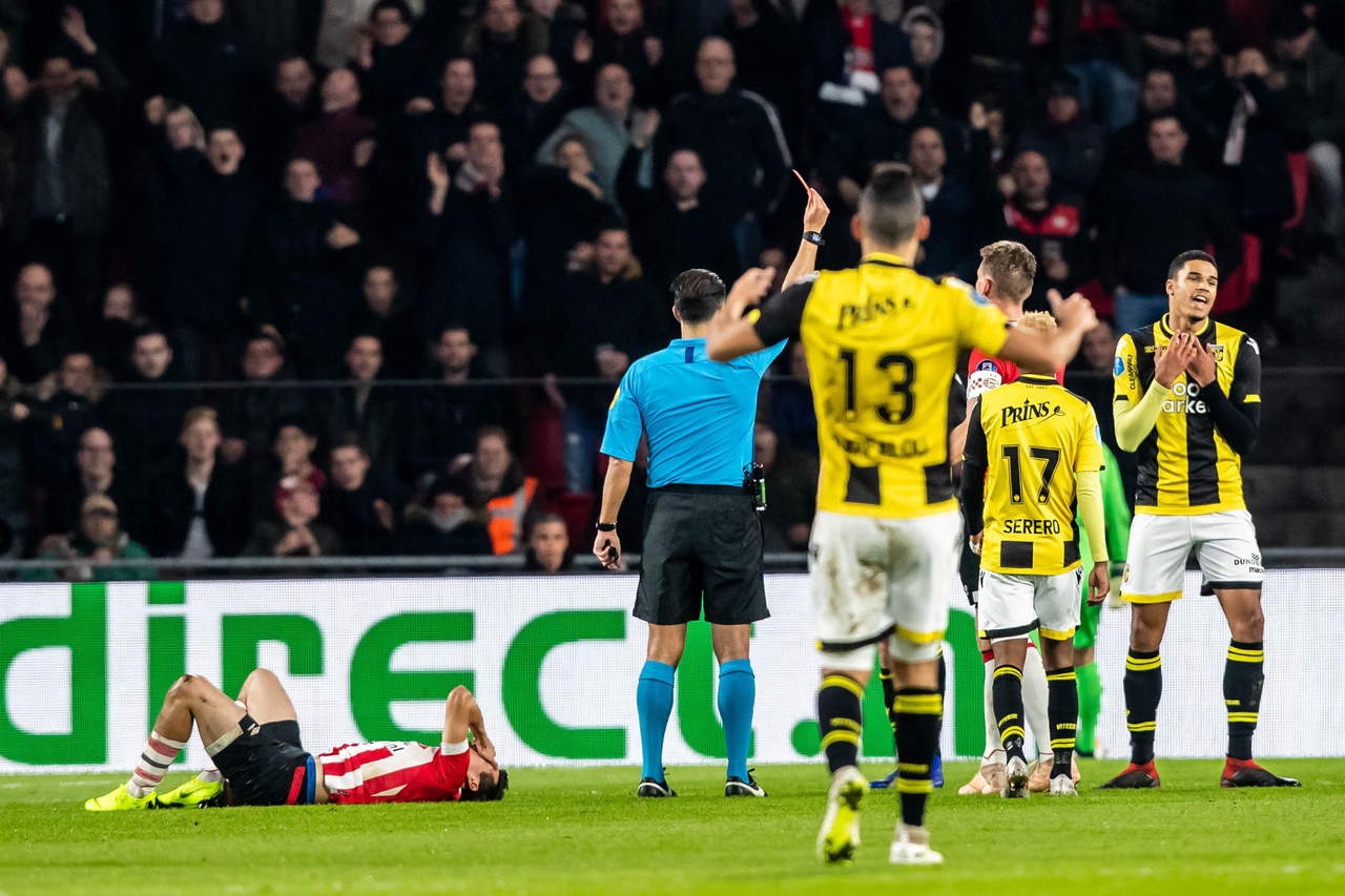 Chucky Lozano da asistencia en sufrida victoria del PSV Eindhoven. Noticias en tiempo real