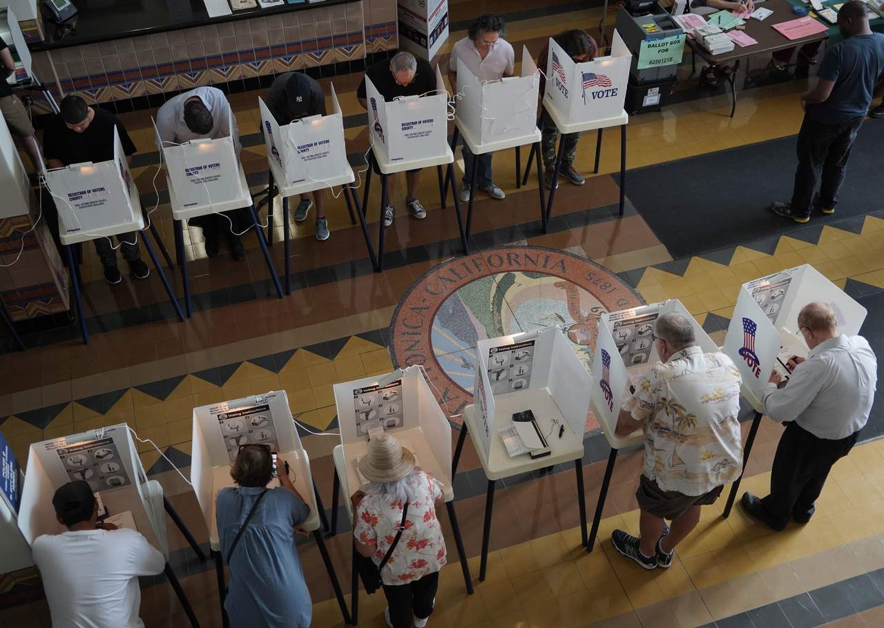 Mitad de EU cierra las urnas en los comicios de medio mandato. Noticias en tiempo real