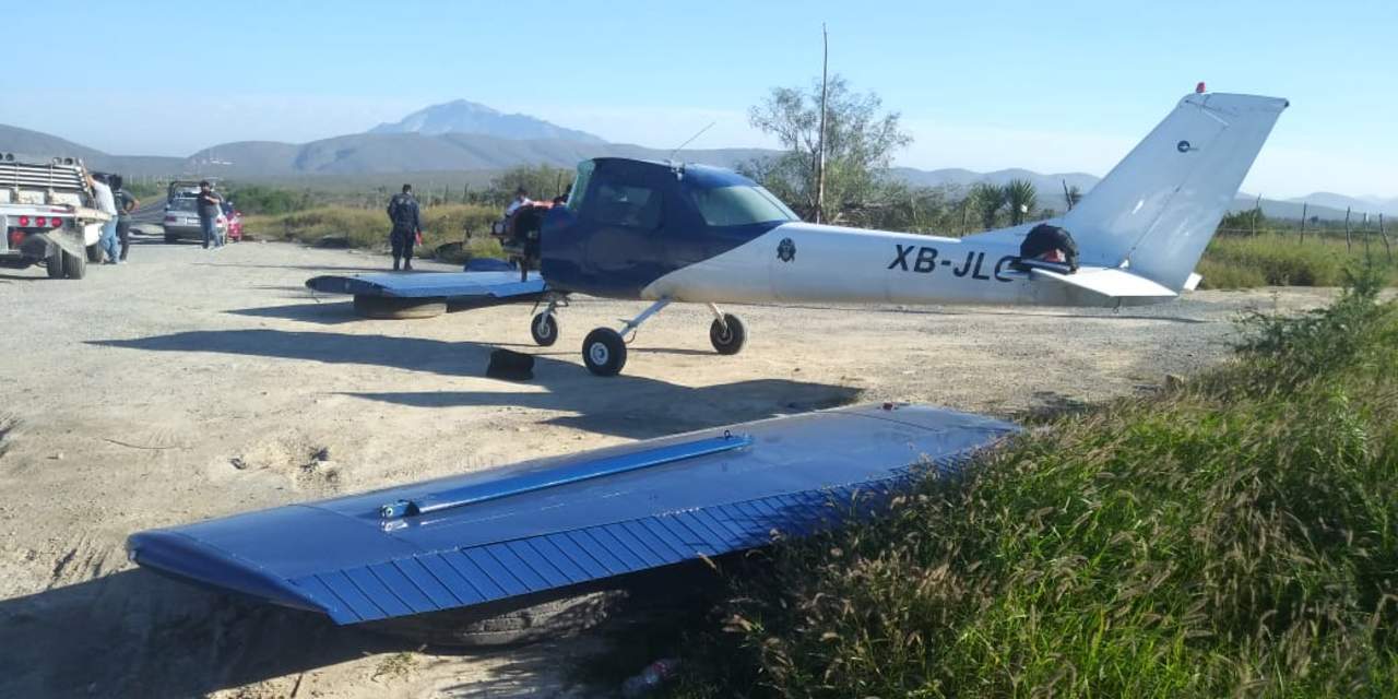 Aterriza avión en carretera Monterrey-Monclova. Noticias en tiempo real
