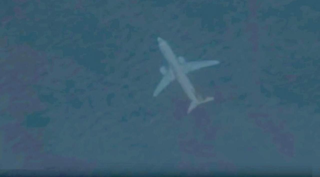 Descubren avión sumergido bajo el agua a través de Google Earth. Noticias en tiempo real