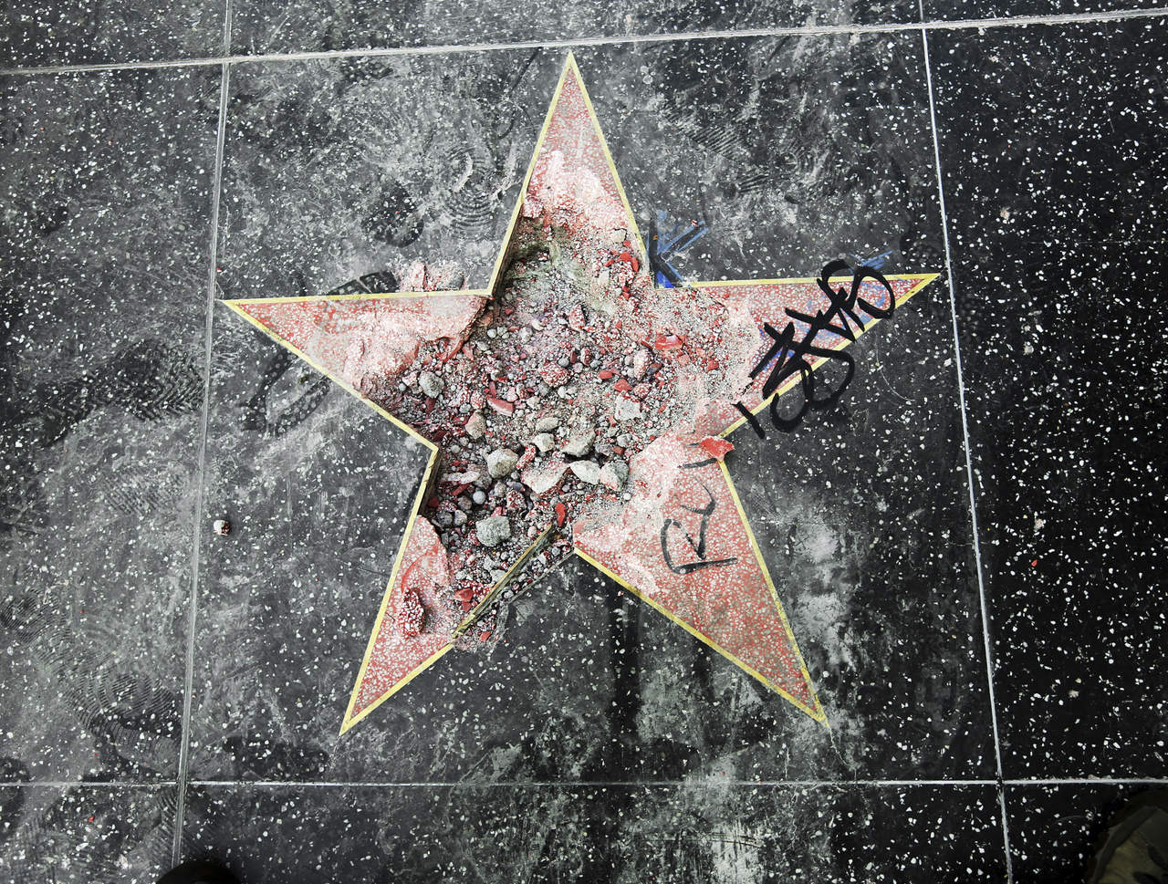 Sentencian a hombre que vandalizó estrella de Trump. Noticias en tiempo real