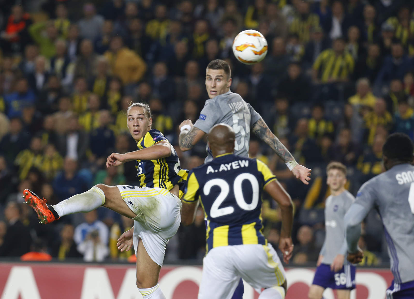 Fenerbahçe vence al Anderlecht con Reyes en la banca. Noticias en tiempo real