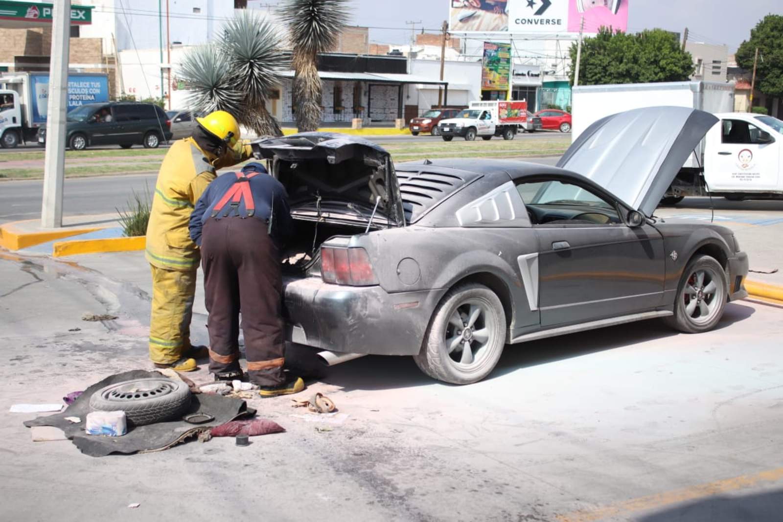 Se incendia vehículo en Torreón. Noticias en tiempo real