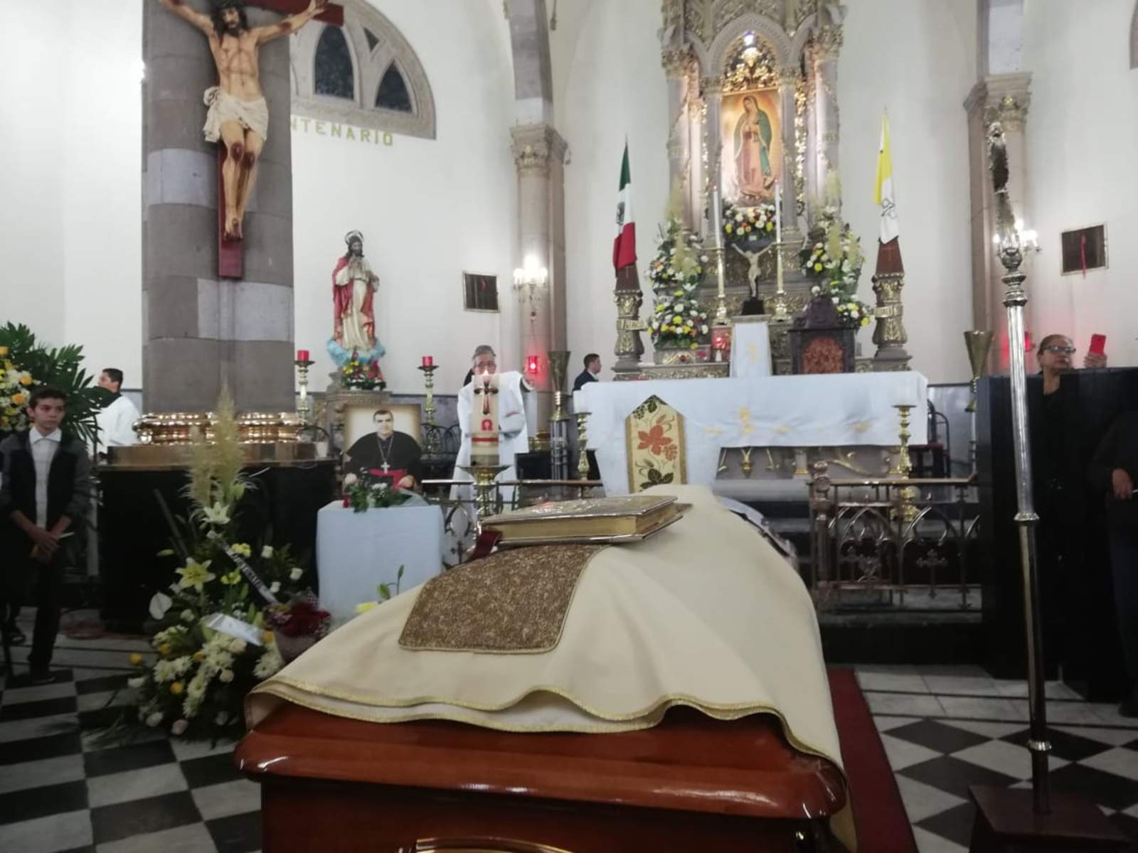 Llegan restos de obispo José Fortunato Álvarez a Gómez Palacio. Noticias en tiempo real
