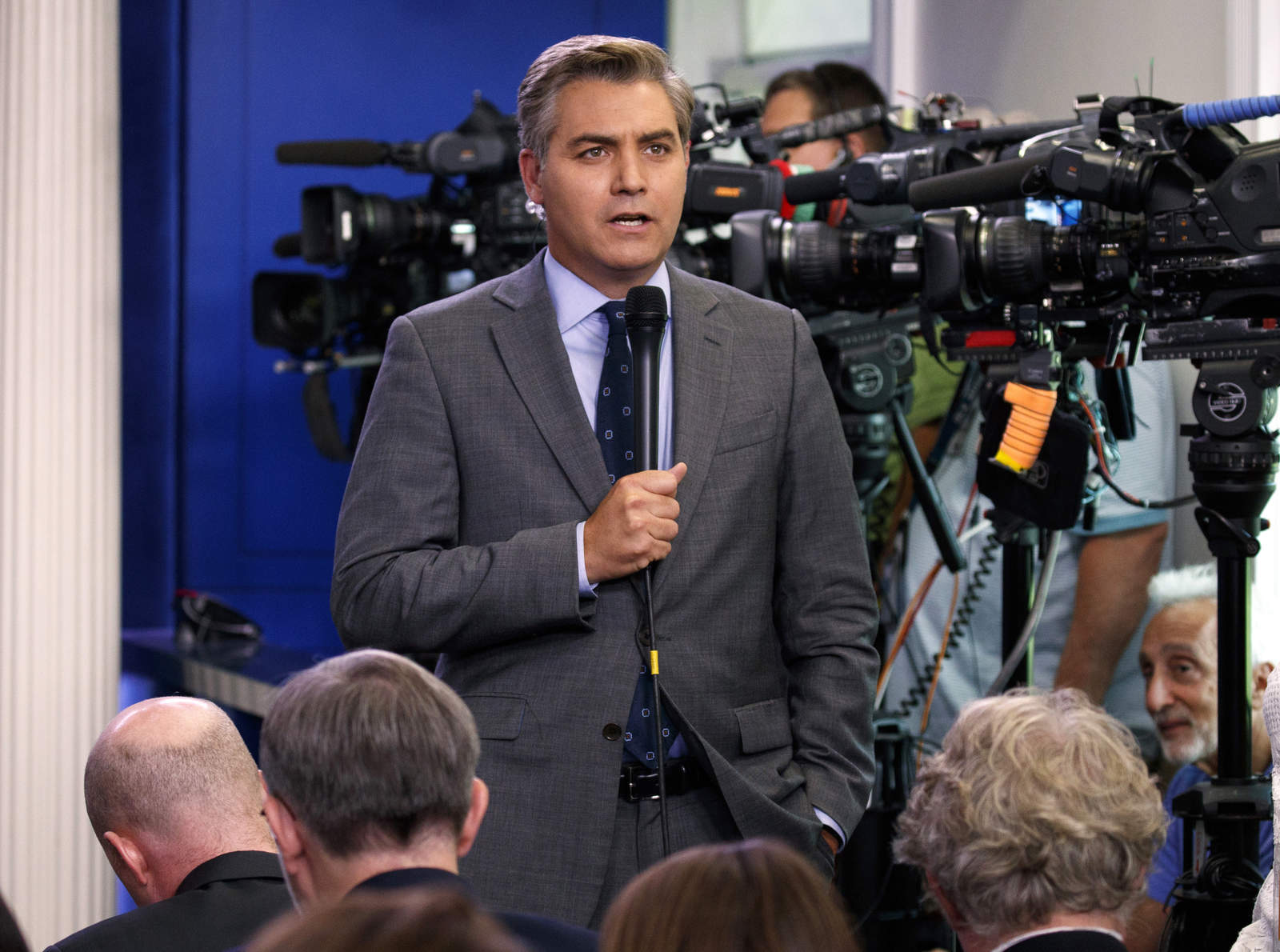 Demanda CNN a Trump por retirar credencial a periodista. Noticias en tiempo real