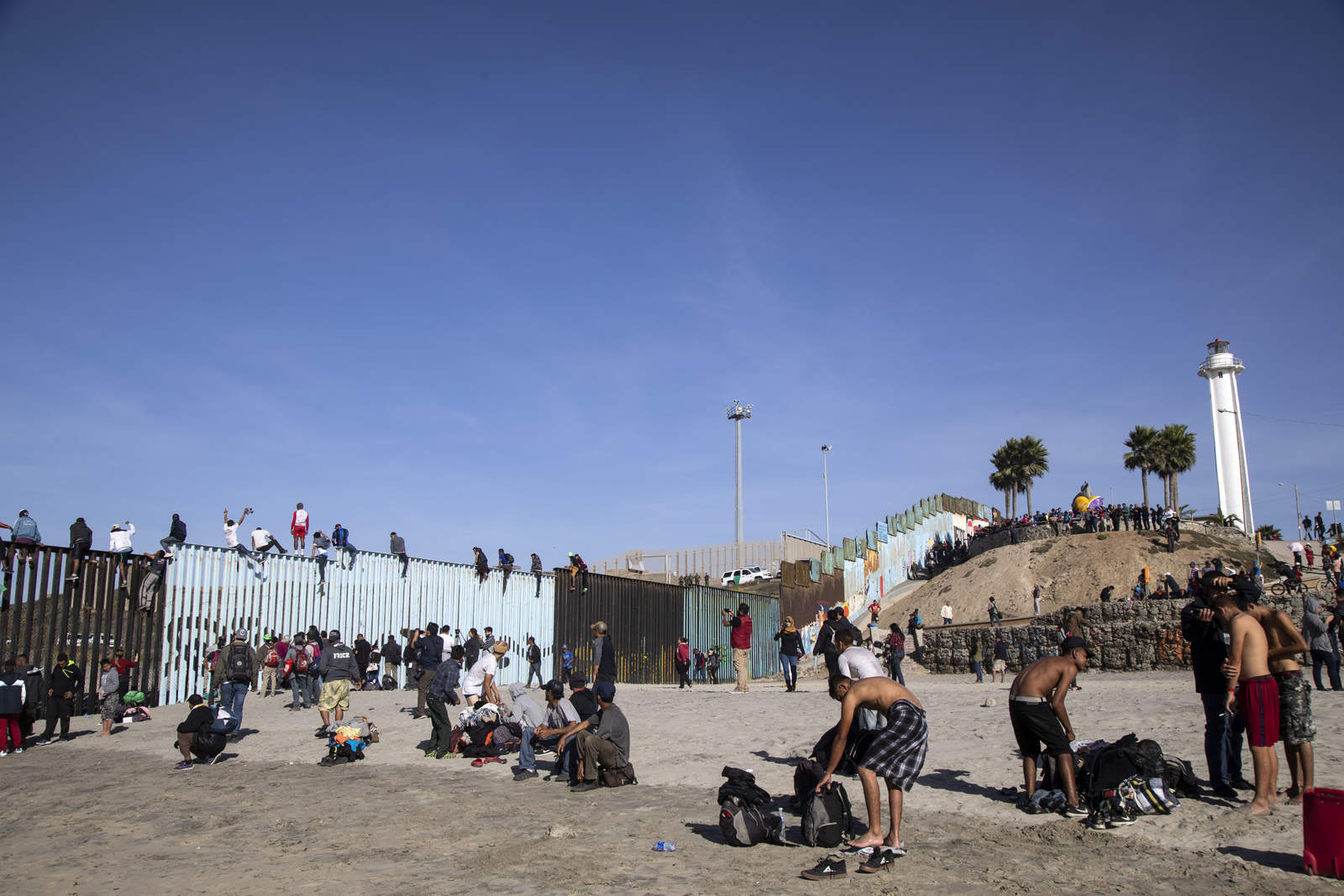 Al menos 350 integrantes de la caravana llegan a Tijuana. Noticias en tiempo real