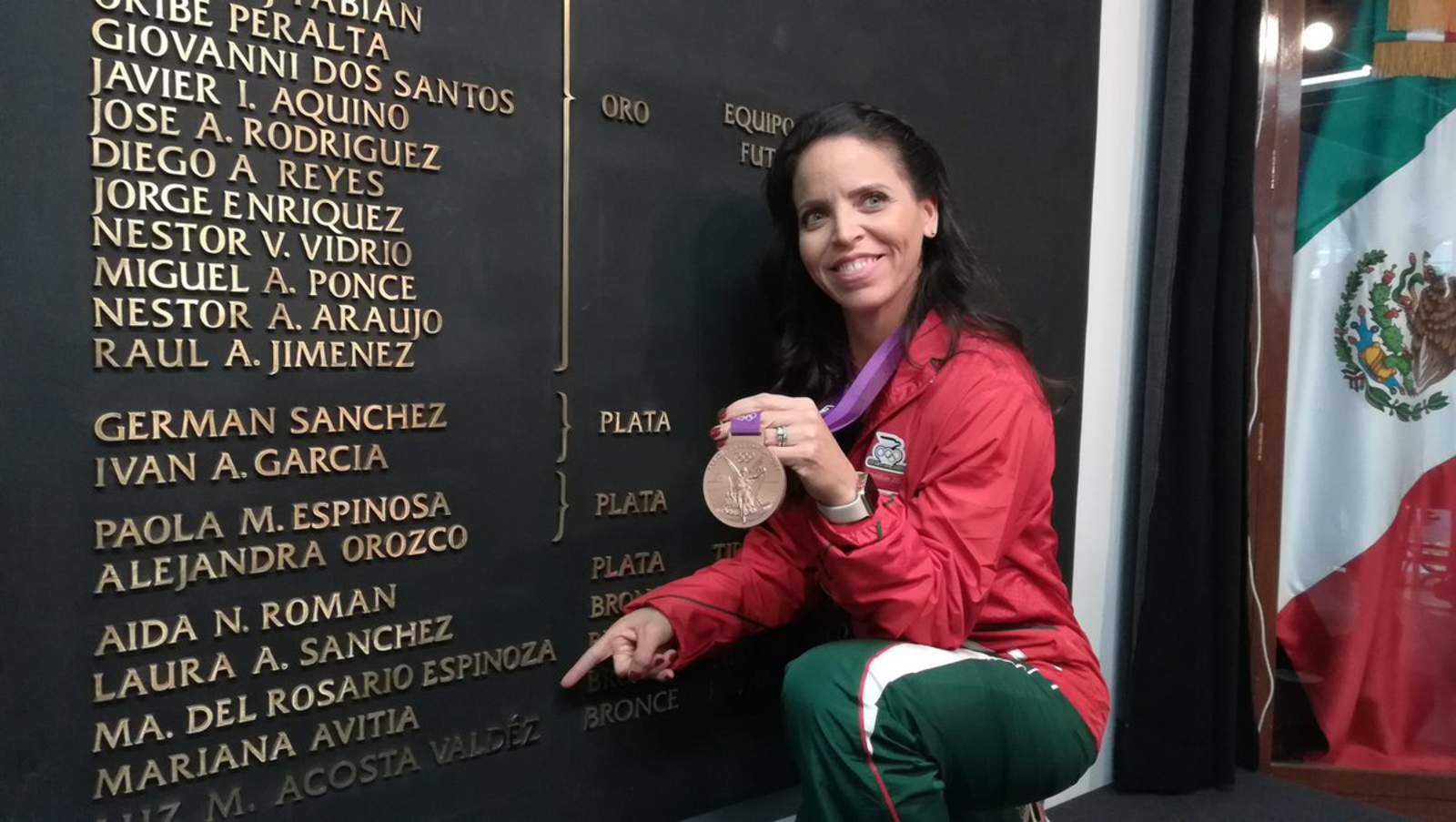 Luz Acosta recibe su medalla de Londres 2012. Noticias en tiempo real