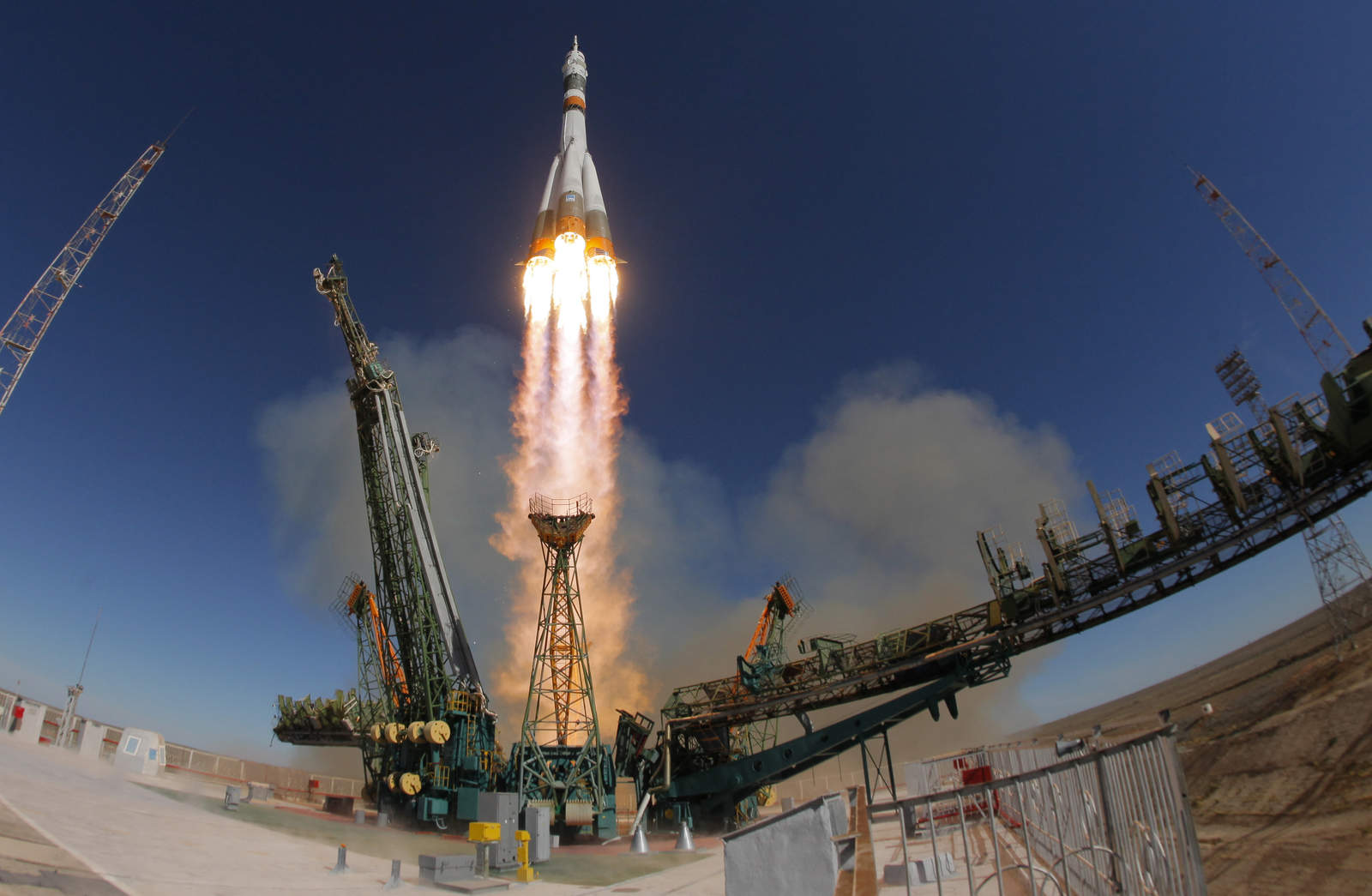 Cohete ruso Soyuz parte hacia la Estación Espacial. Noticias en tiempo real