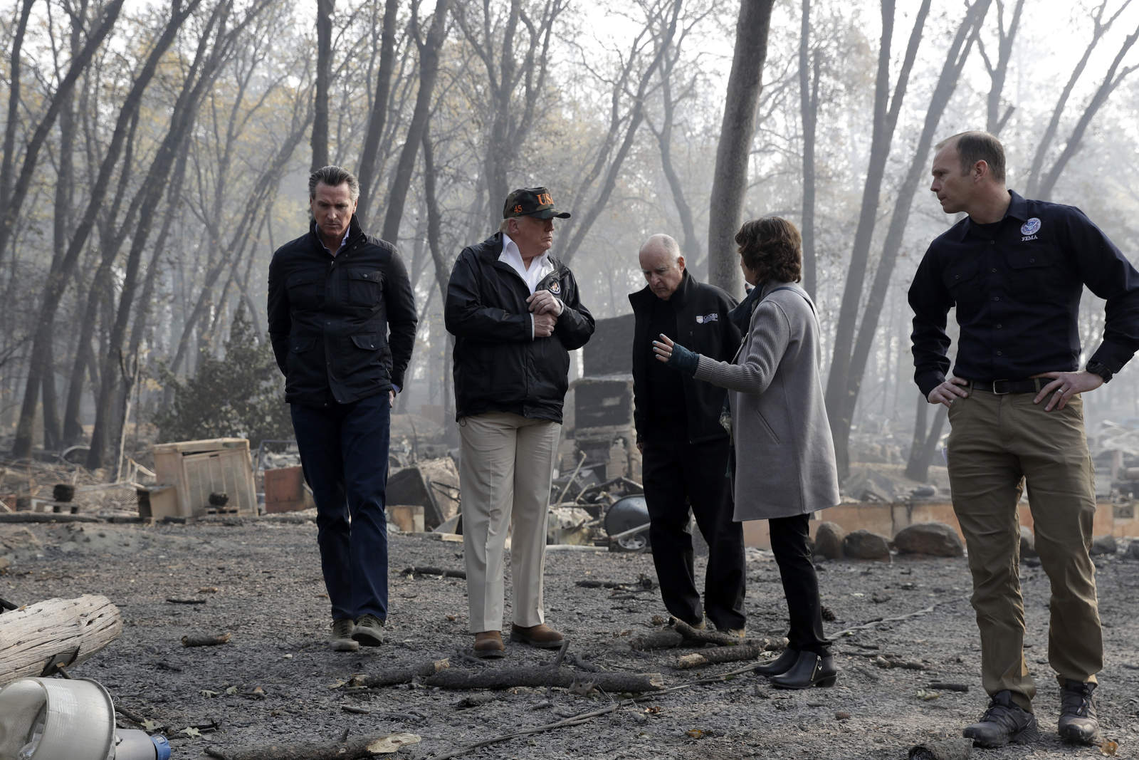 Visita Trump zona azotada por incendio en California. Noticias en tiempo real