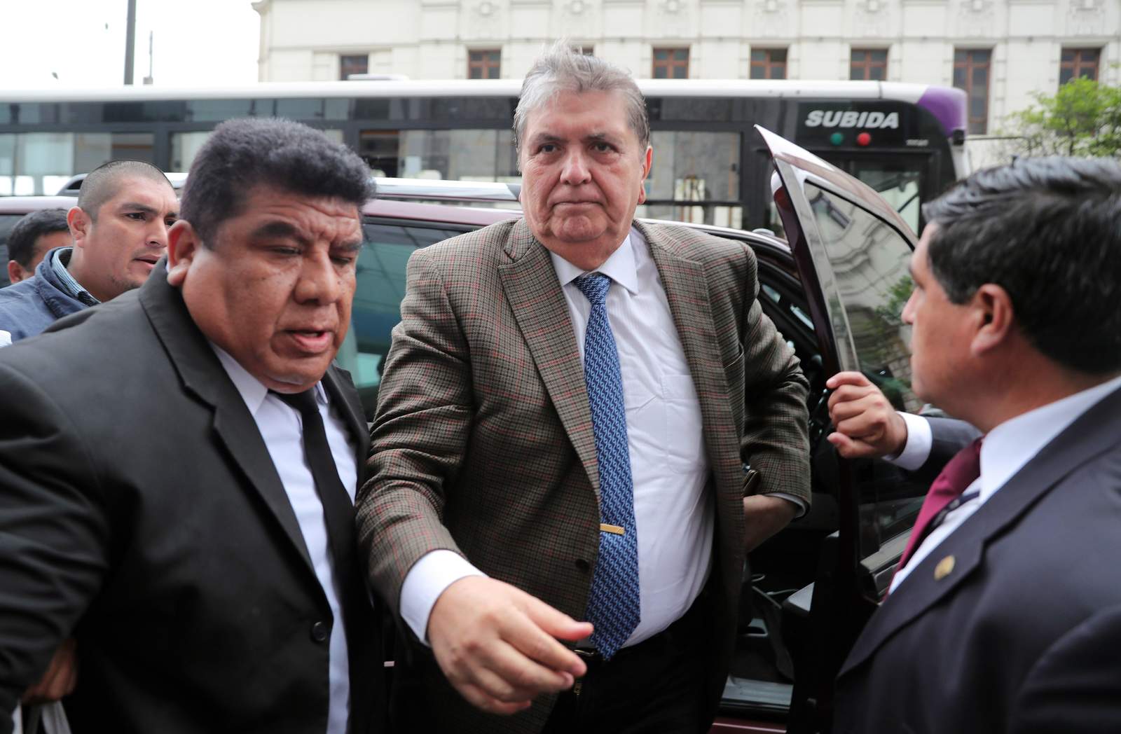 Juez impide salir de Perú a Alan García. Noticias en tiempo real