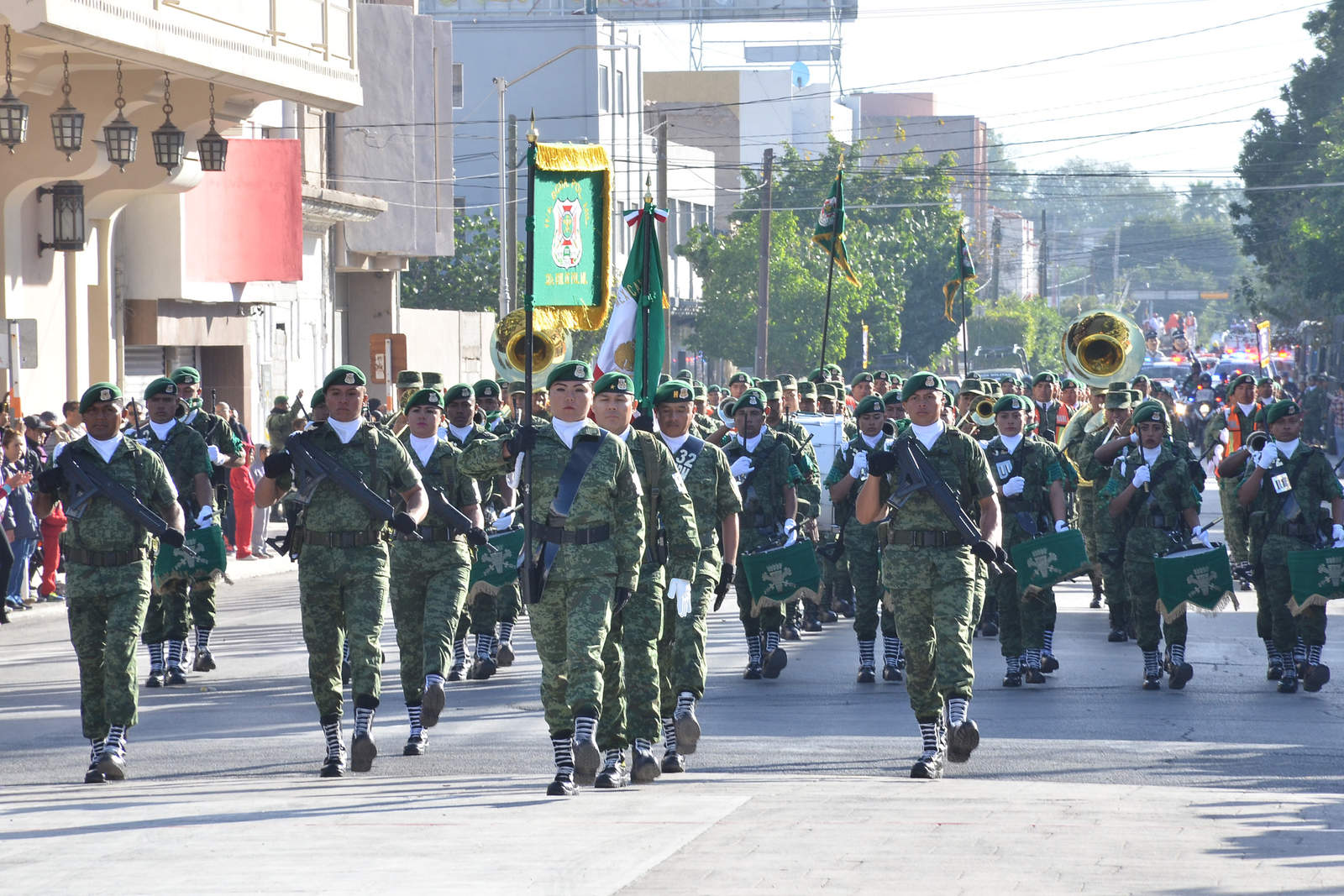 Desfile de la Revolución en Torreón registra poca afluencia. Noticias en tiempo real