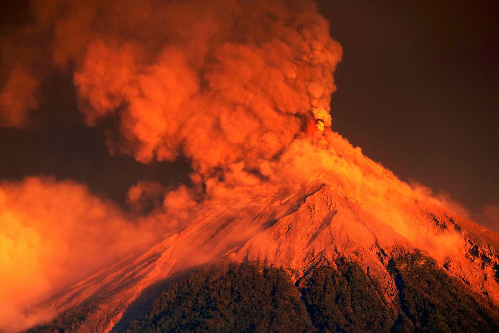 Nueva erupción en el Volcán del Fuego. Noticias en tiempo real