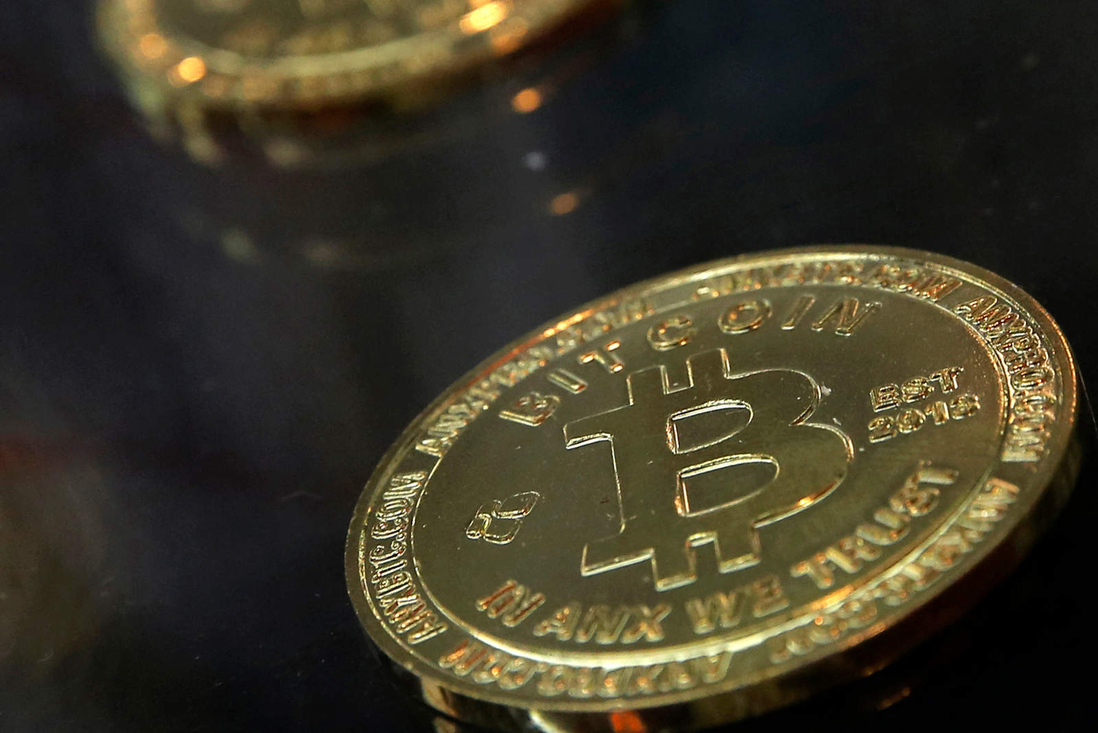 Bitcoin cae por primera vez por debajo de 5 mil dólares. Noticias en tiempo real