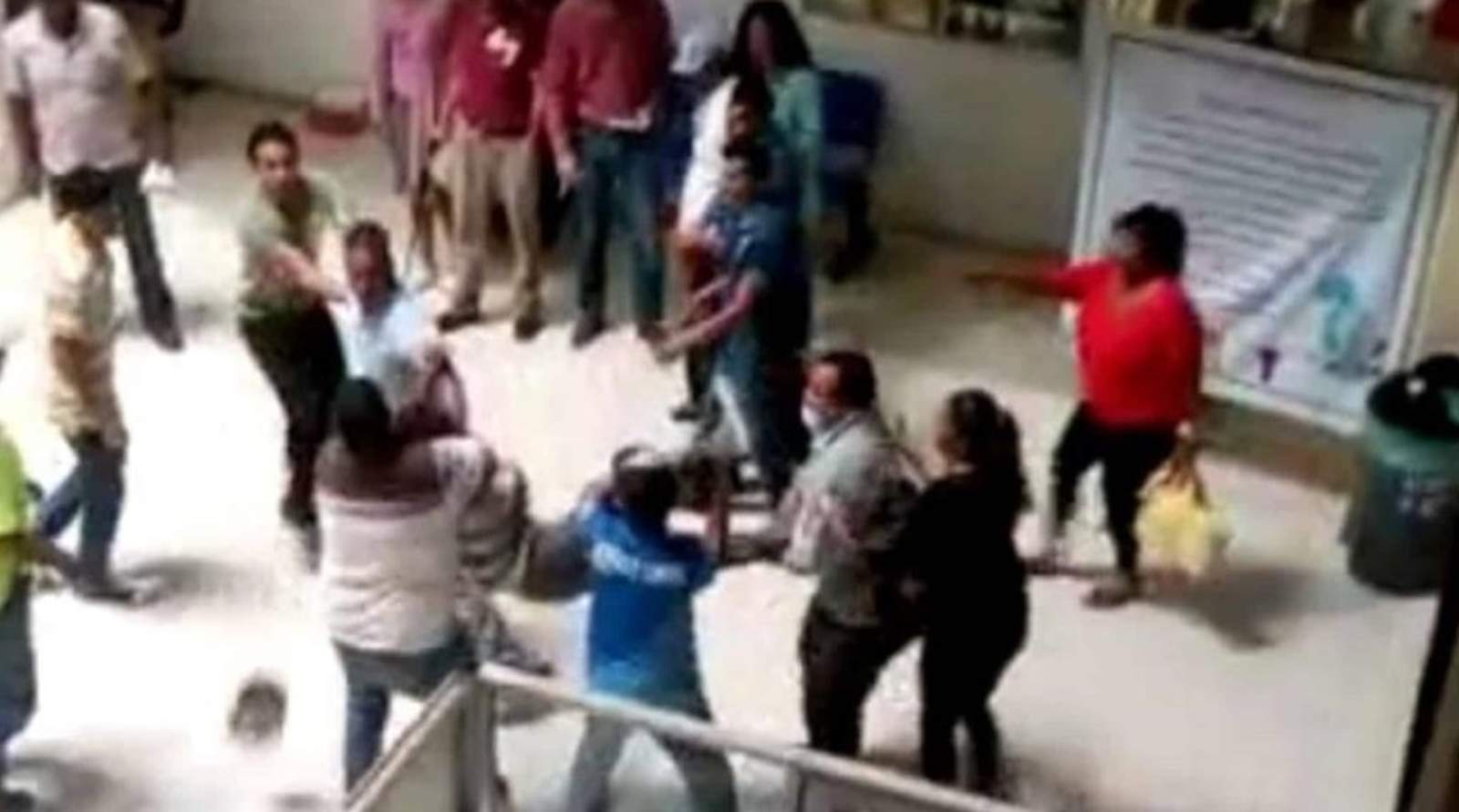 VIDEO: Se desata pelea campal en IMSS de Los Mochis. Noticias en tiempo real