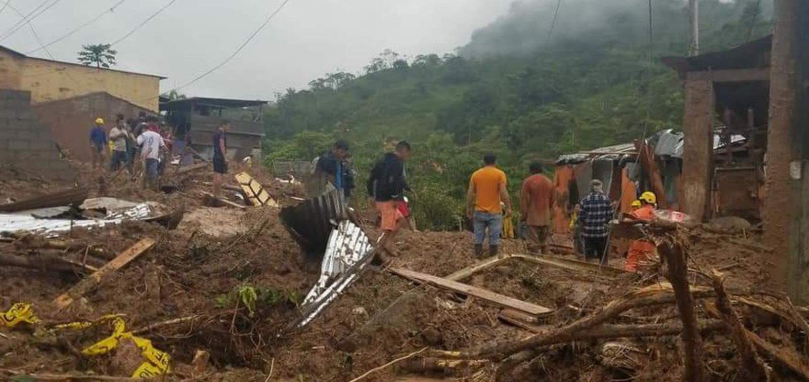 Tres muertos y cuatro desaparecidos por deslizamiento en Ecuador. Noticias en tiempo real