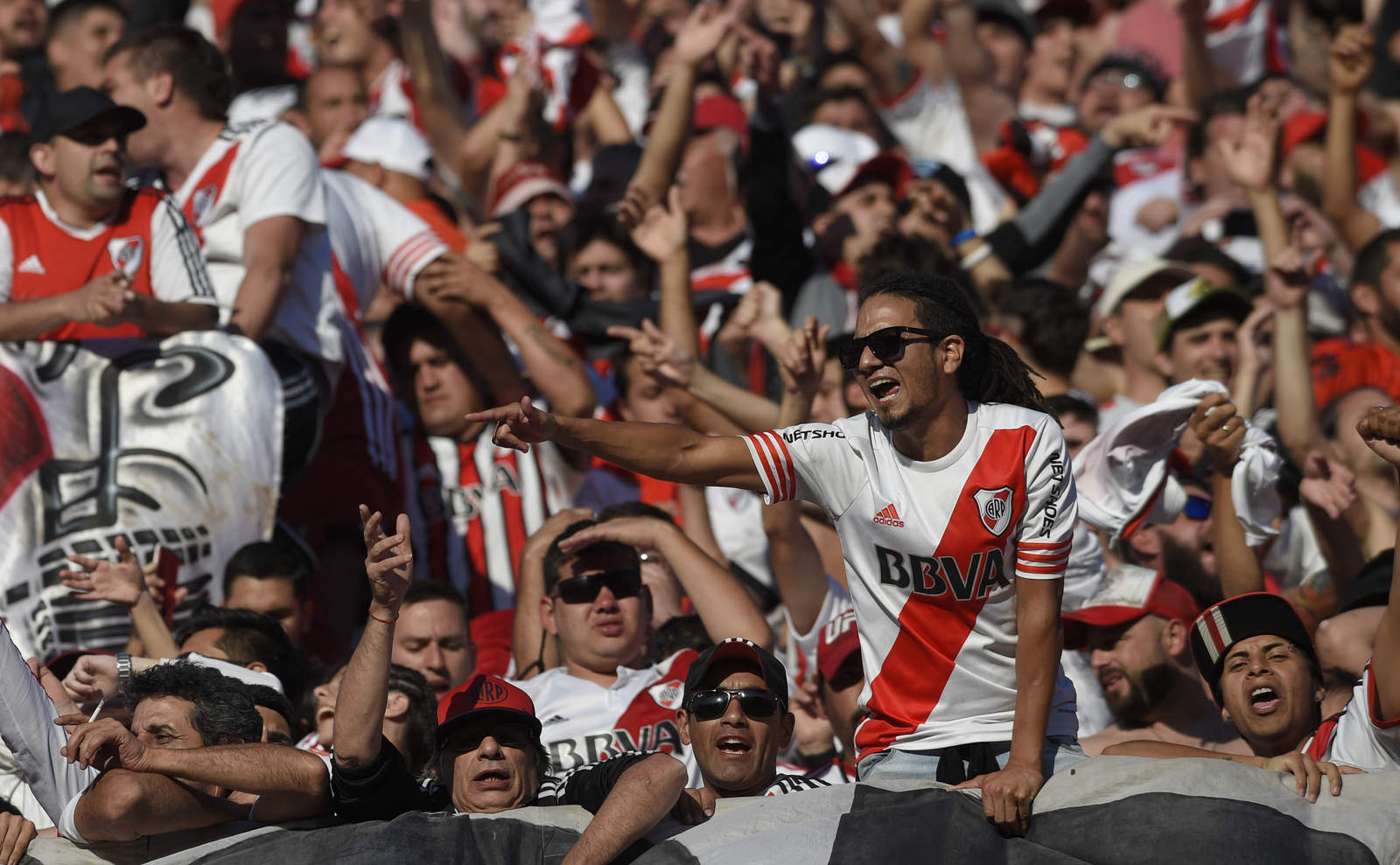 Suspenden final de Copa Libertadores; se jugará mañana. Noticias en tiempo real