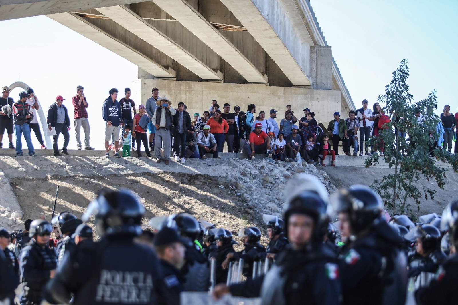Marko Cortés pide respuesta federal a la caravana migrante. Noticias en tiempo real