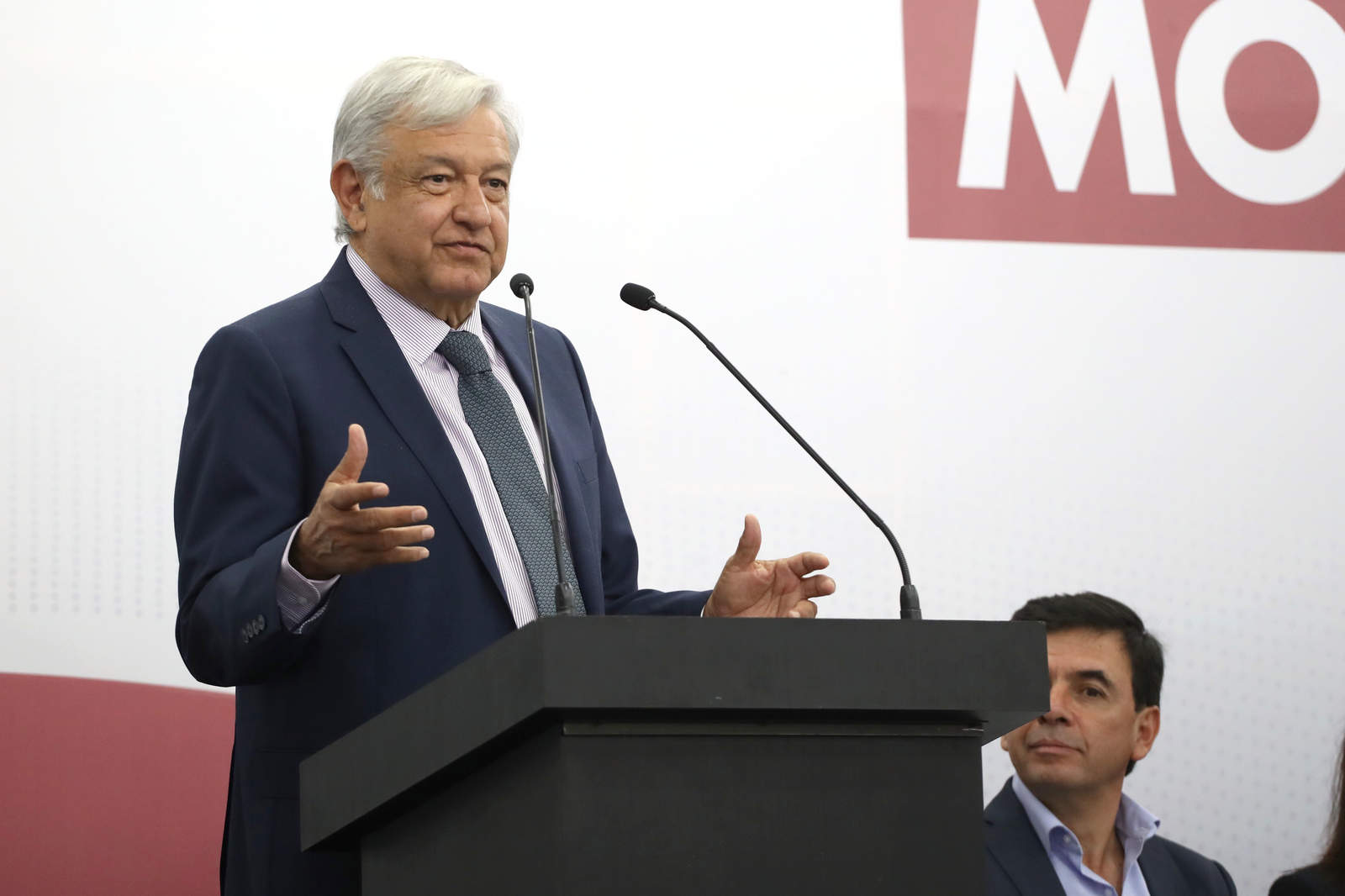 Asegura AMLO que no habrá expropiaciones ni alza de impuestos. Noticias en tiempo real