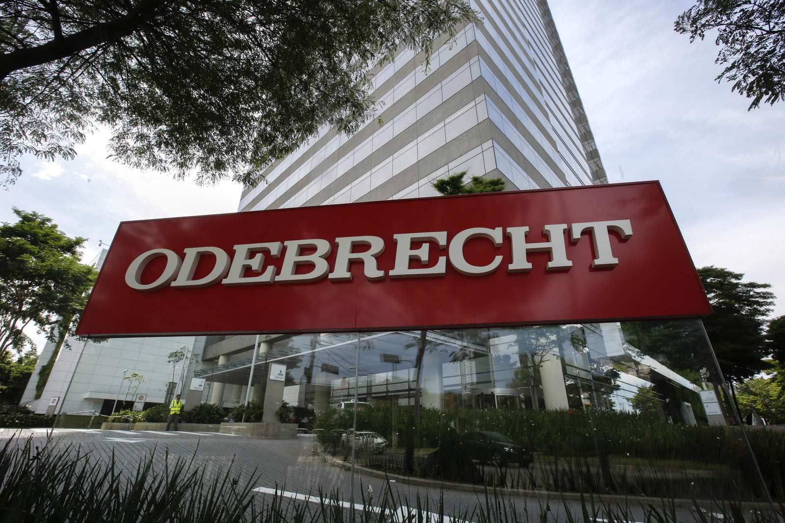 Inhabilitan 10 años a funcionario de Pemex por caso Odebrecht. Noticias en tiempo real